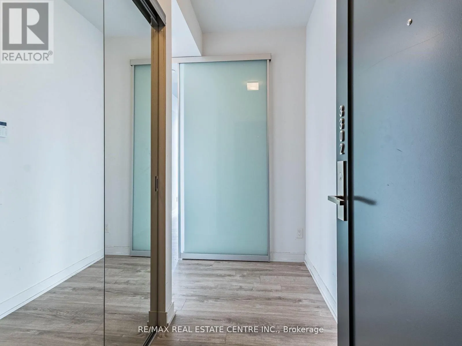 3302 - 28 WELLESLEY STREET