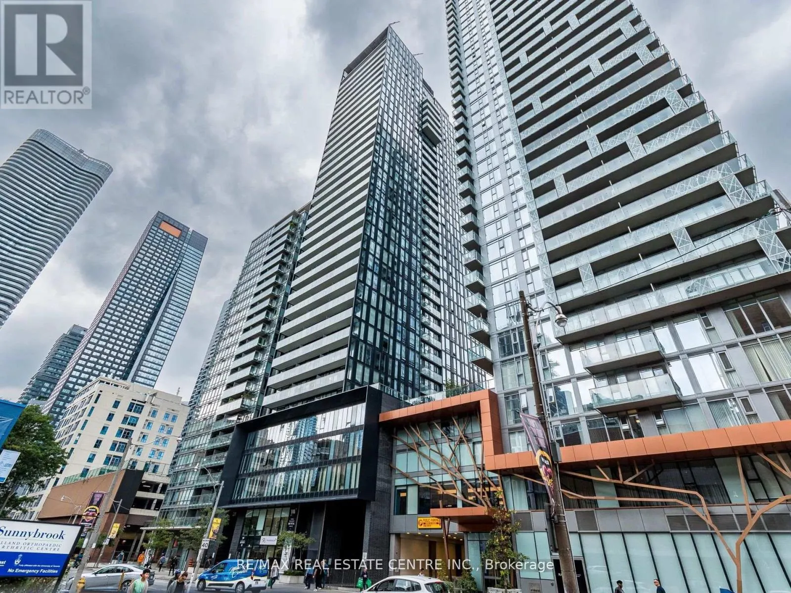 3302 - 28 WELLESLEY STREET