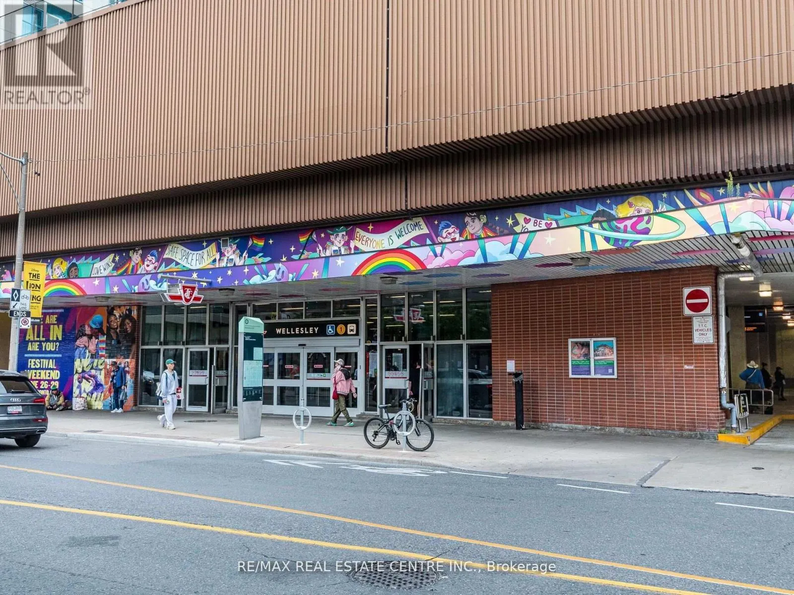 3302 - 28 WELLESLEY STREET