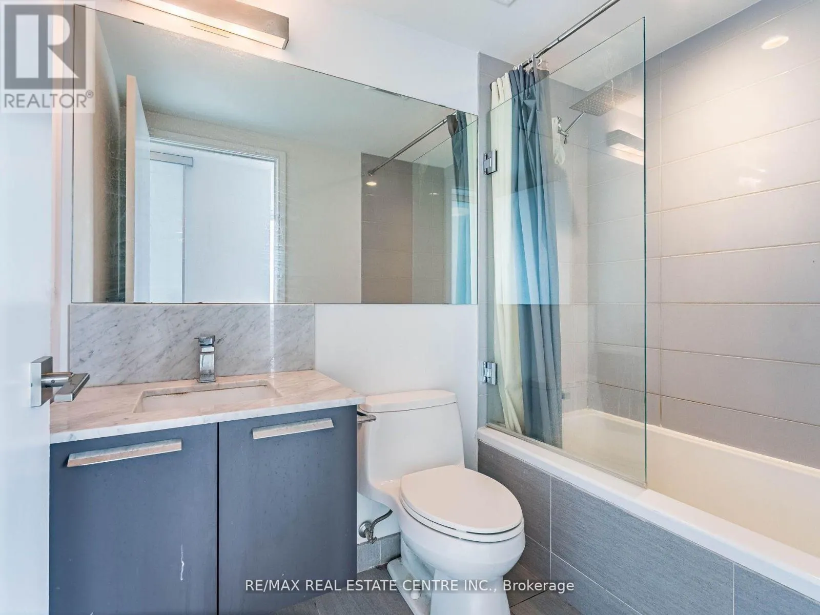 3302 - 28 WELLESLEY STREET