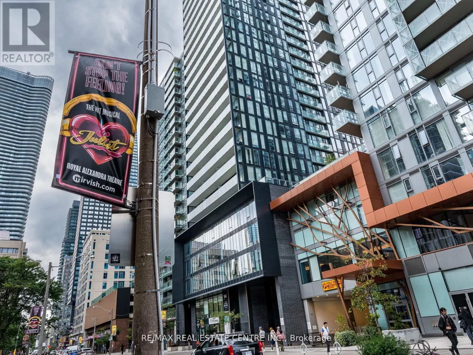 3302 - 28 WELLESLEY STREET