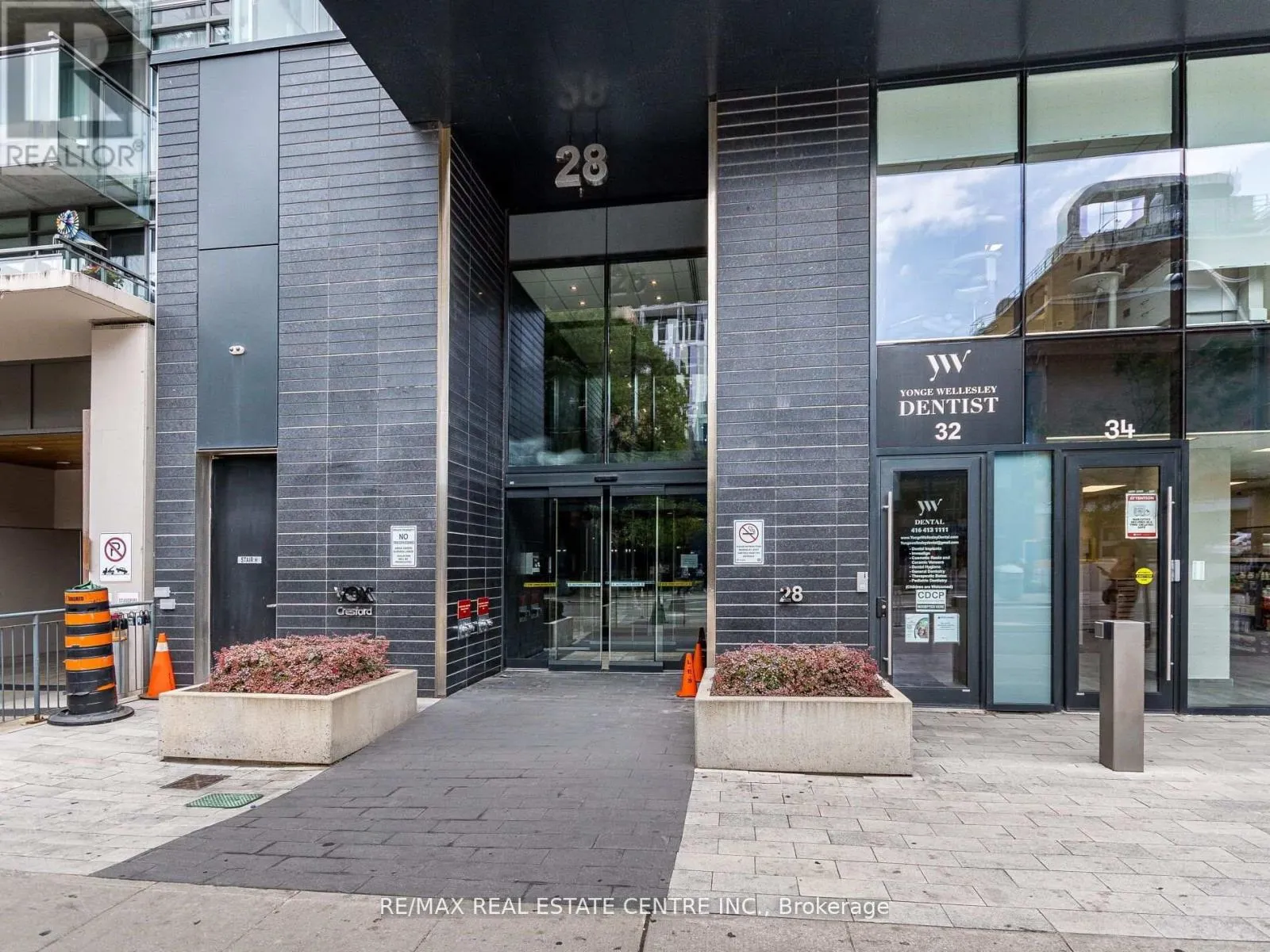 3302 - 28 WELLESLEY STREET