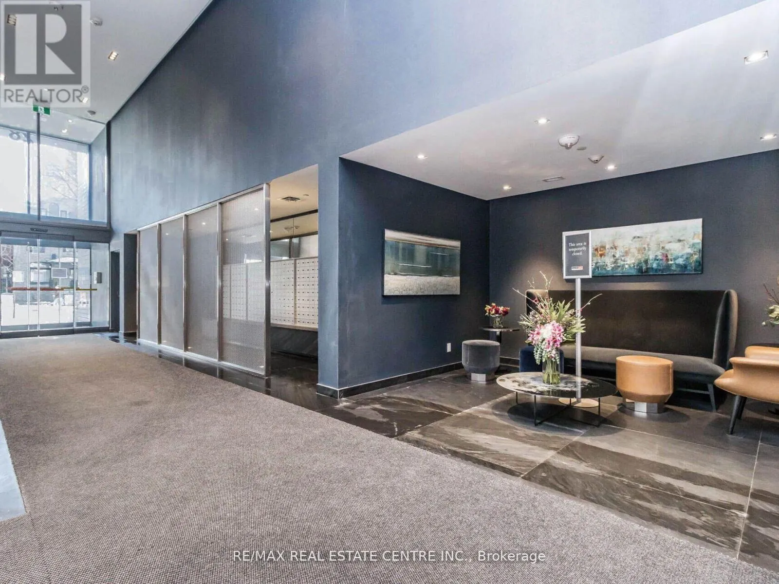 3302 - 28 WELLESLEY STREET