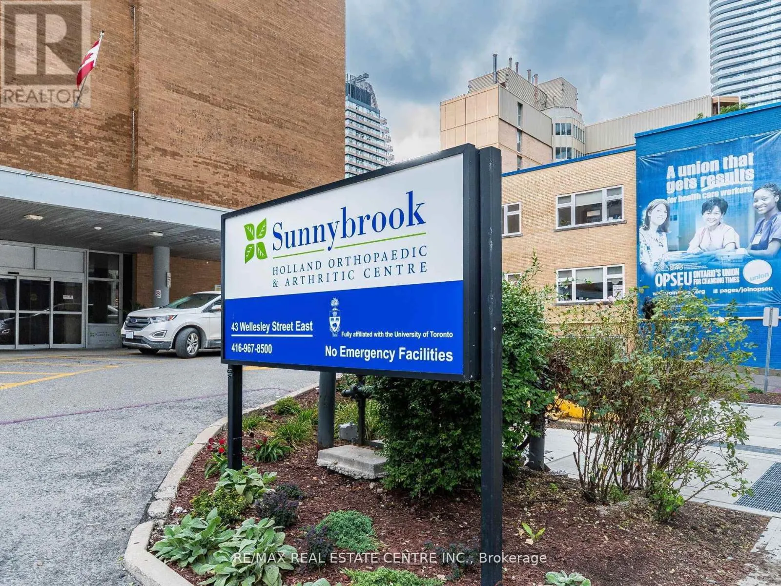 3302 - 28 WELLESLEY STREET