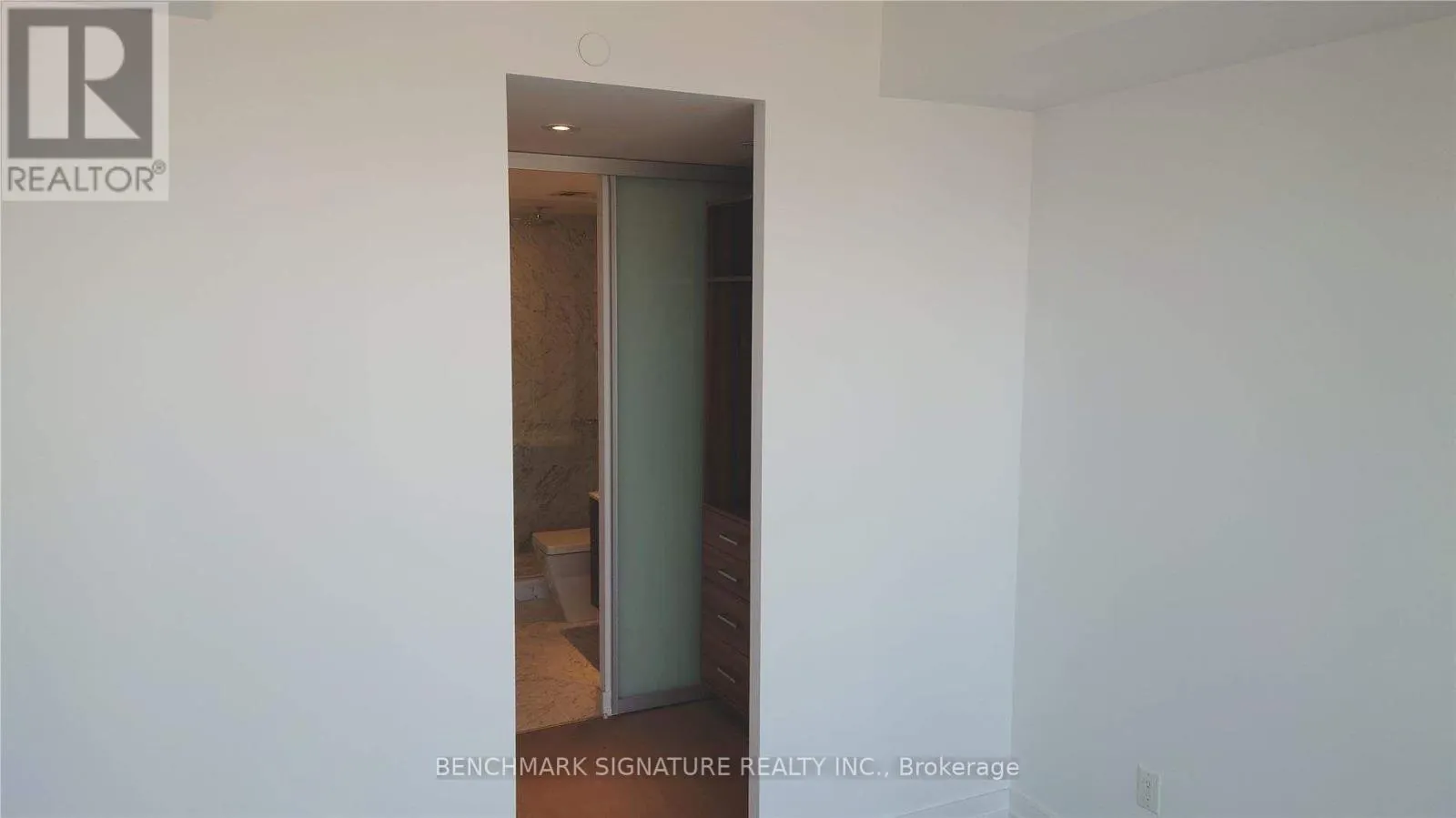 2805 - 488 UNIVERSITY AVENUE