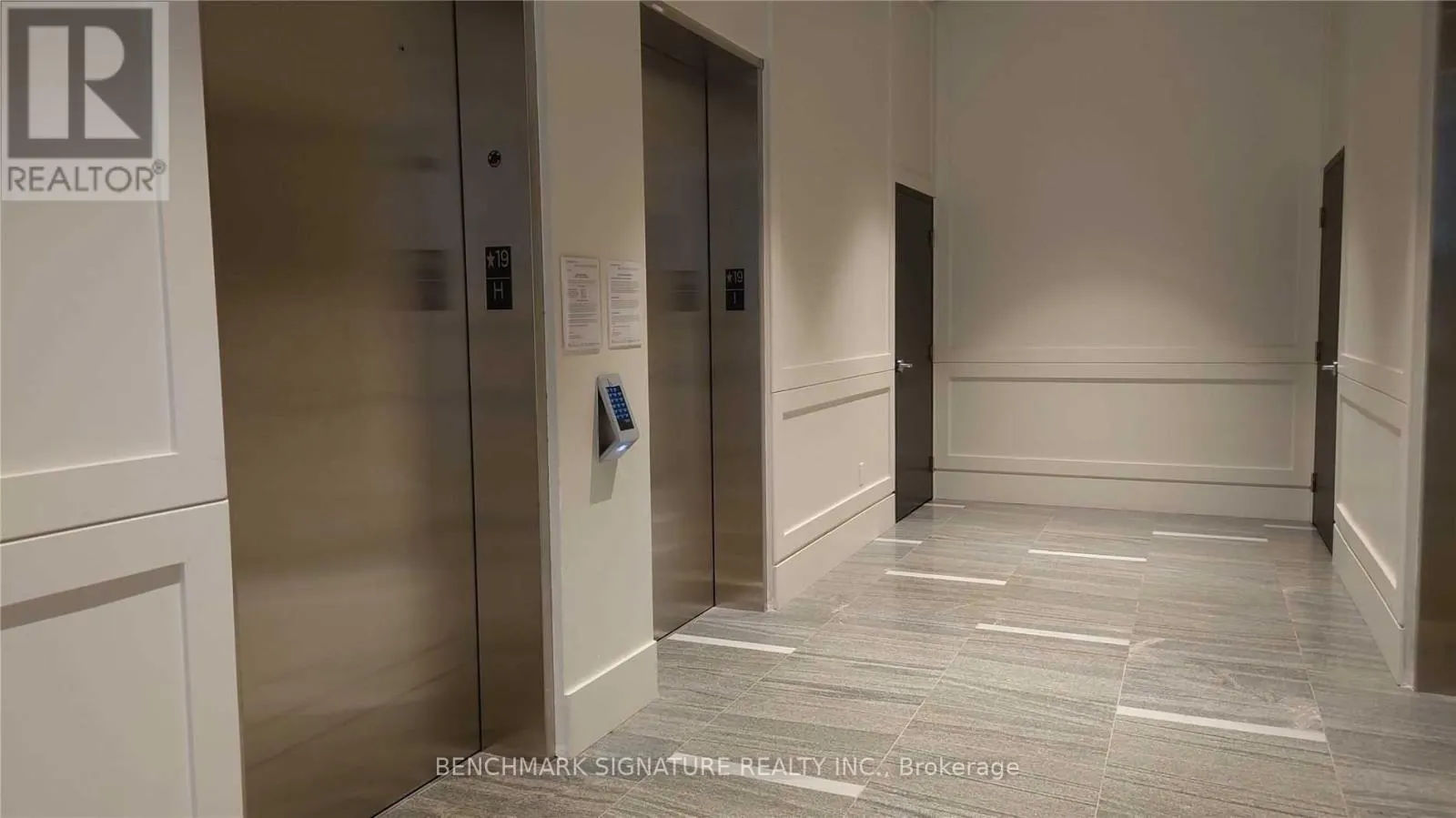 2805 - 488 UNIVERSITY AVENUE