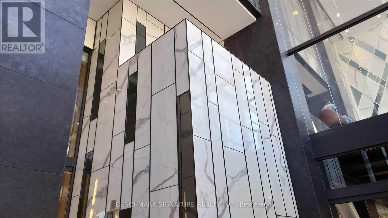 2805 - 488 UNIVERSITY AVENUE