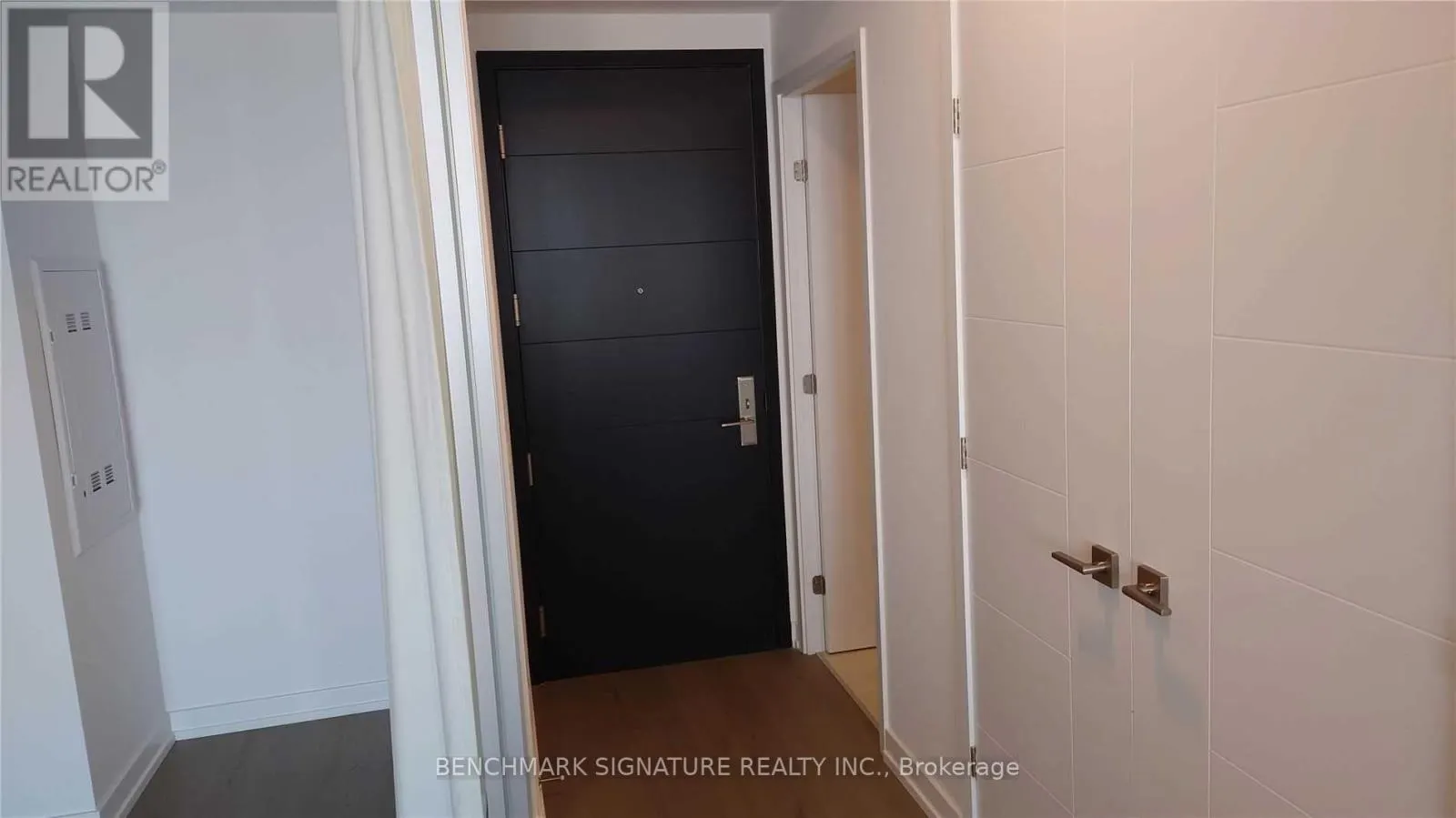 2805 - 488 UNIVERSITY AVENUE