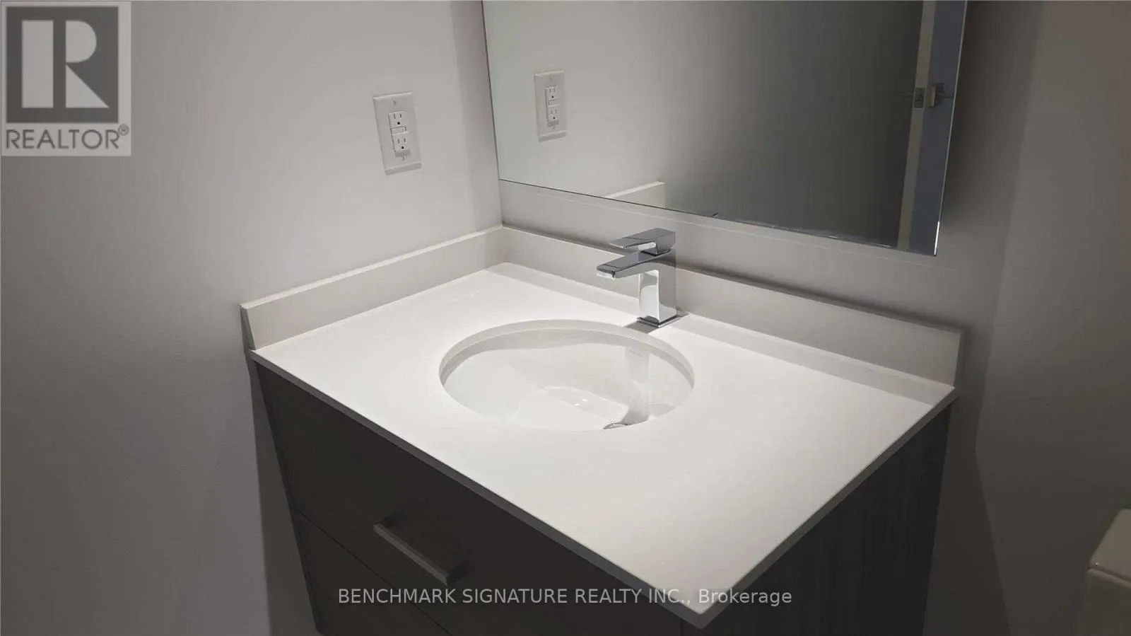 2805 - 488 UNIVERSITY AVENUE