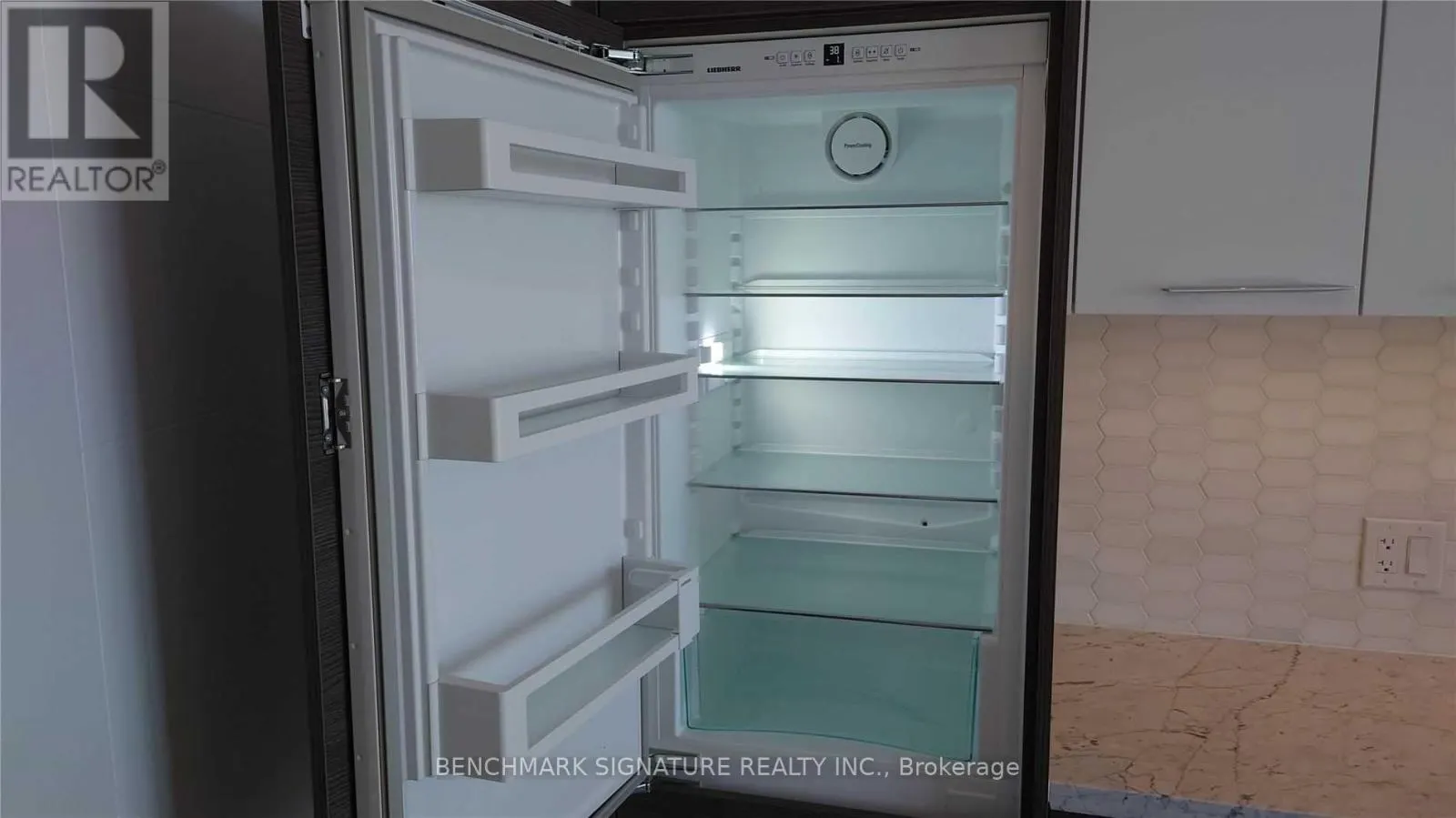 2805 - 488 UNIVERSITY AVENUE