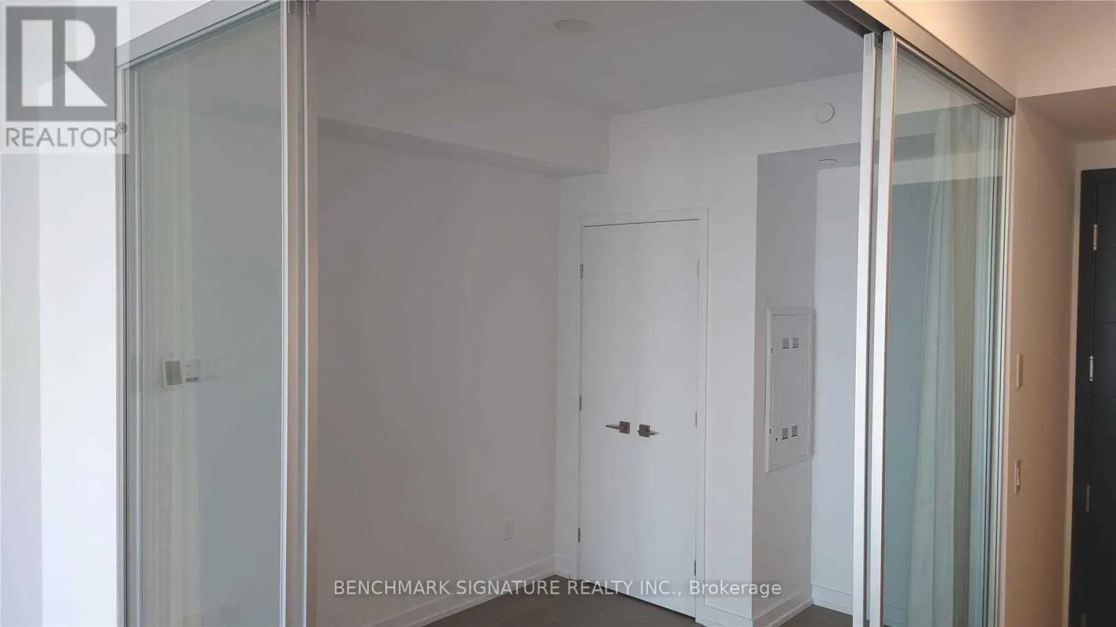 2805 - 488 UNIVERSITY AVENUE