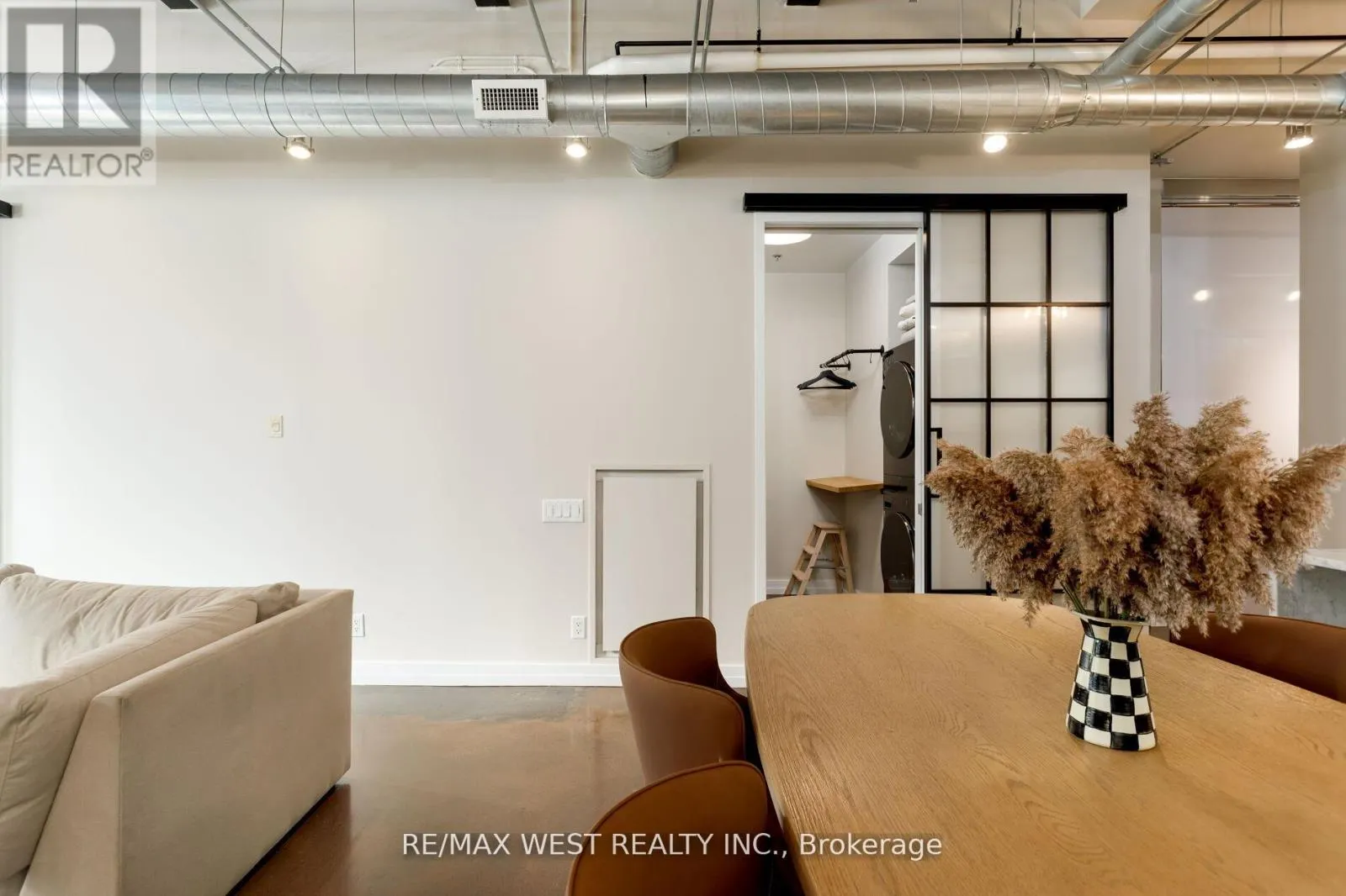 115 - 43 HANNA AVENUE