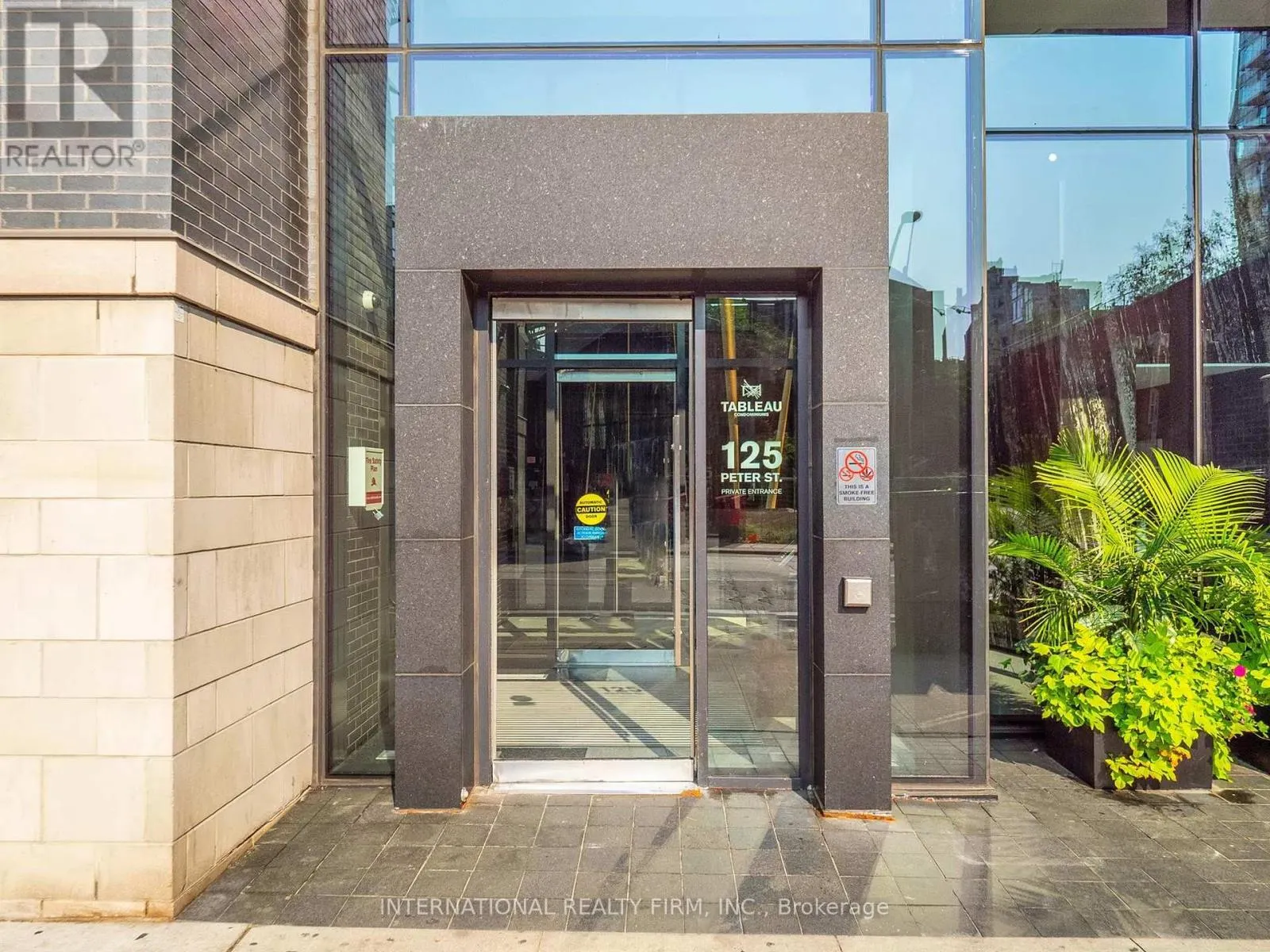 1712 - 125 PETER STREET