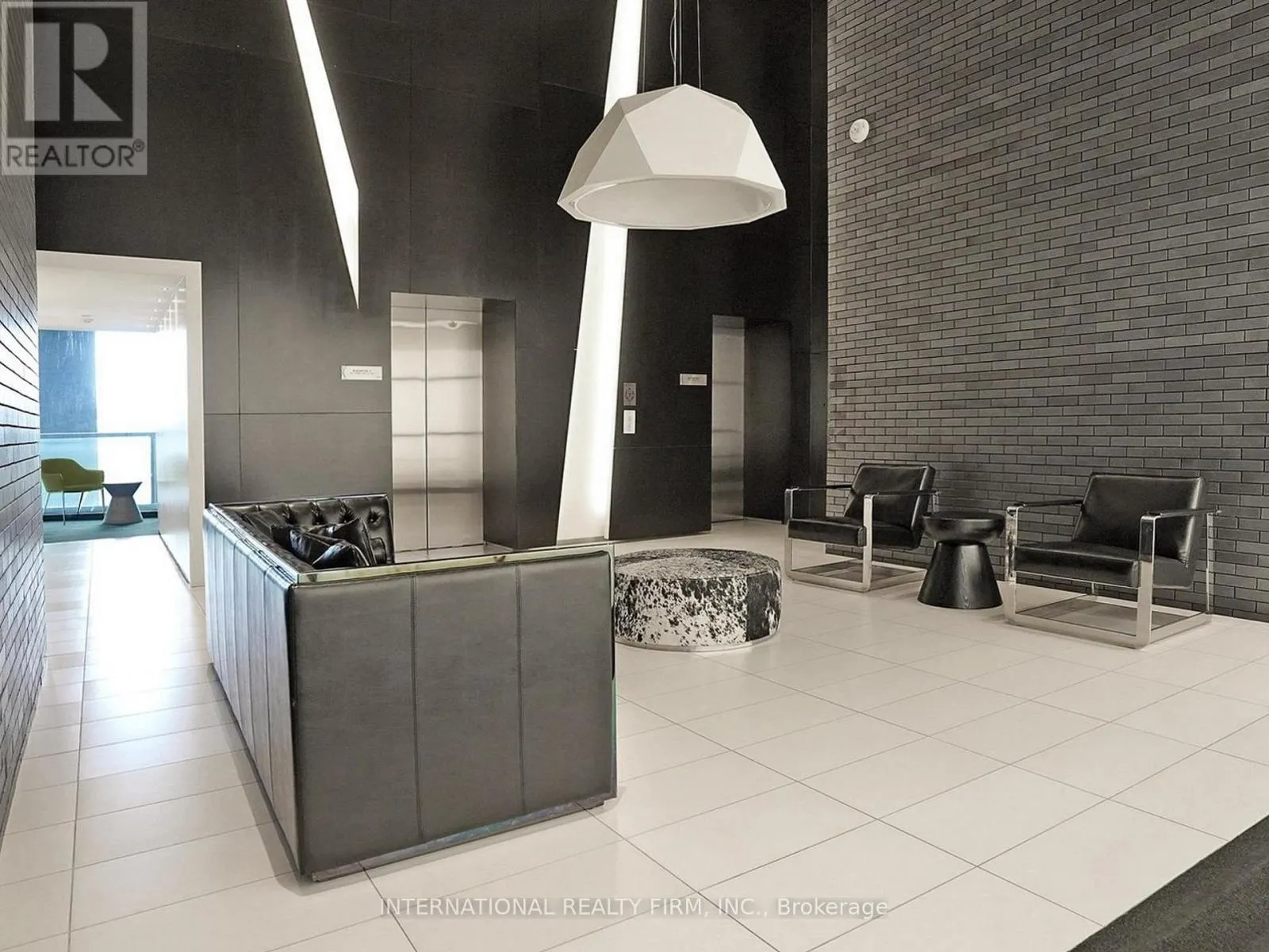 1712 - 125 PETER STREET