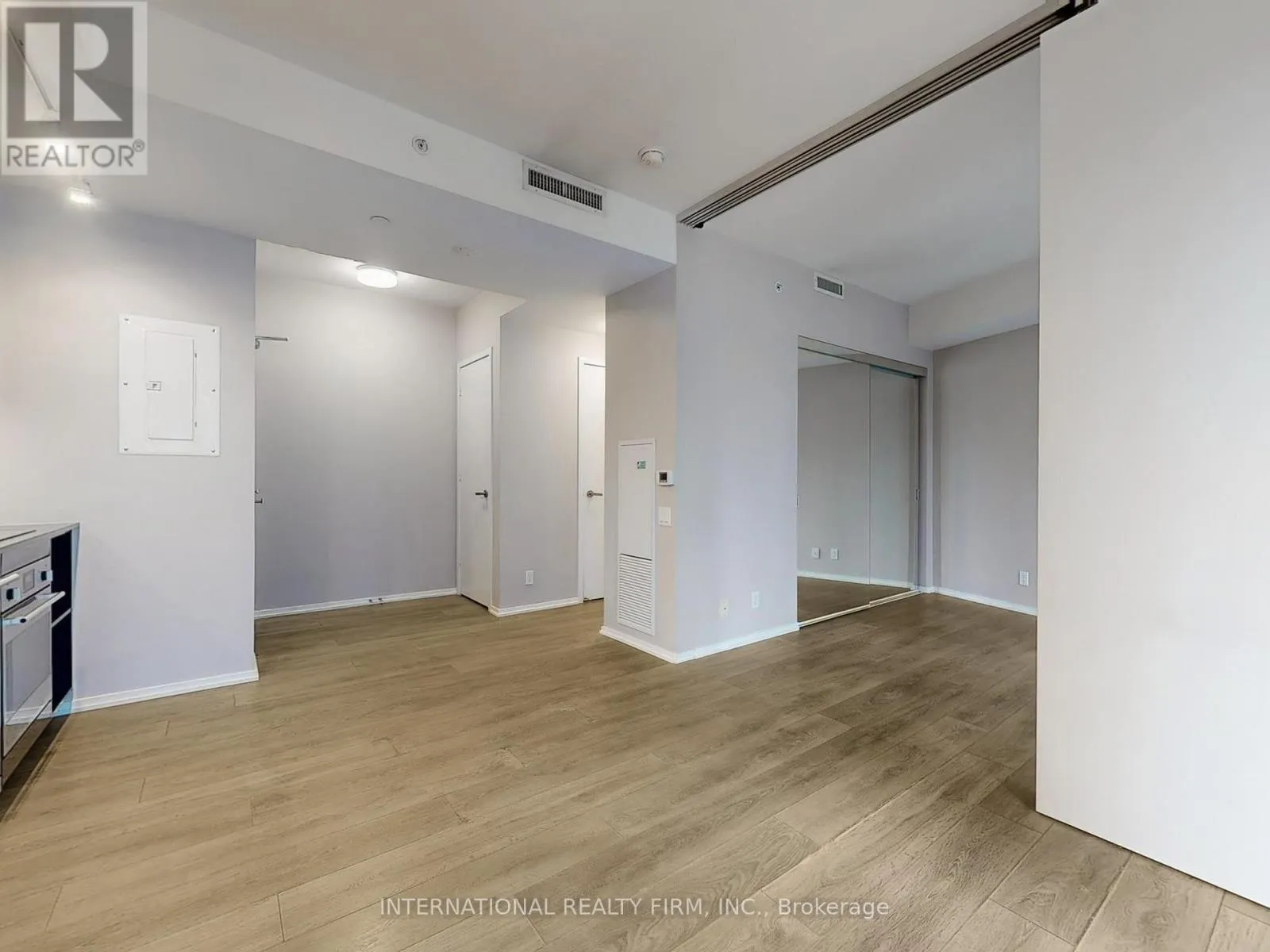 1712 - 125 PETER STREET