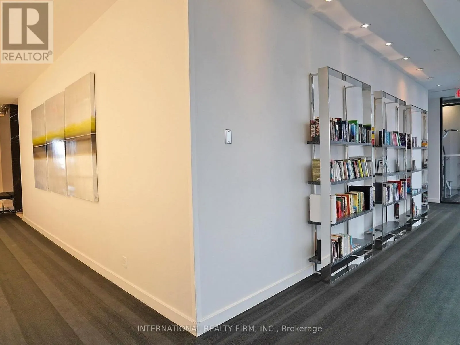 1712 - 125 PETER STREET