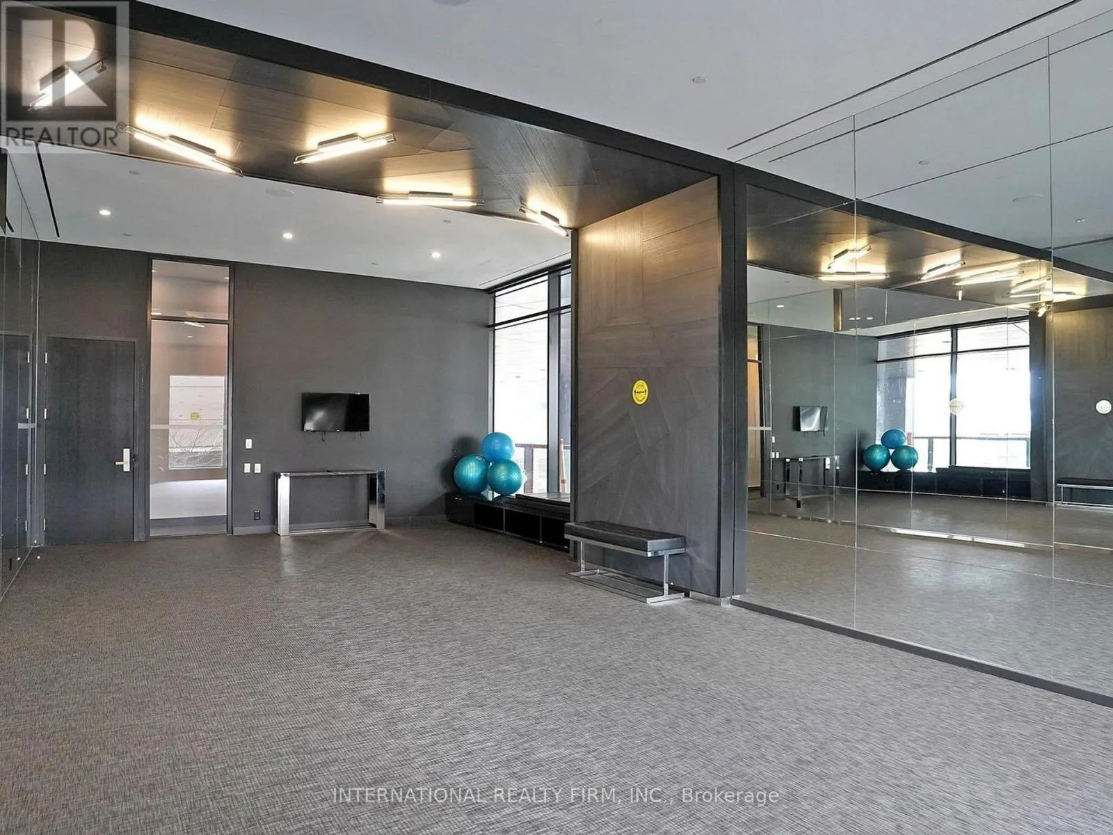 1712 - 125 PETER STREET