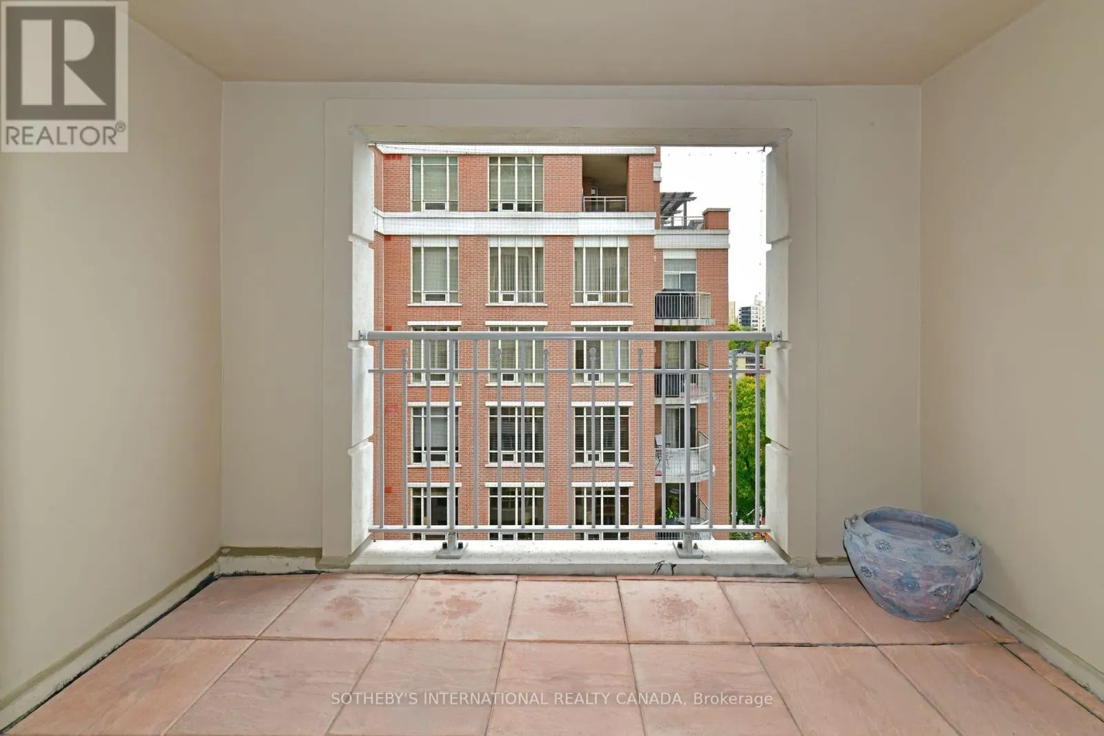 905 - 33 DELISLE AVENUE