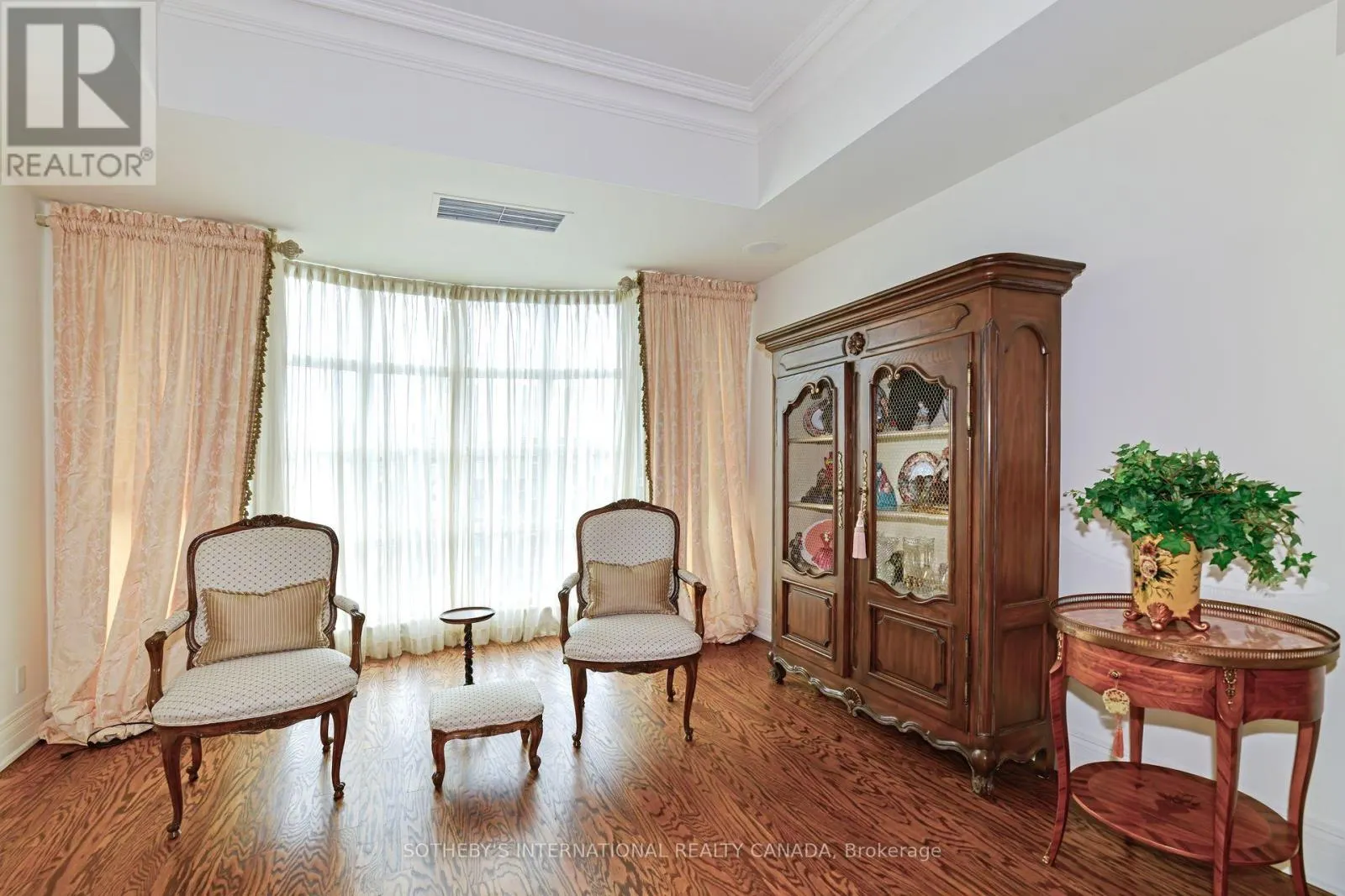 905 - 33 DELISLE AVENUE