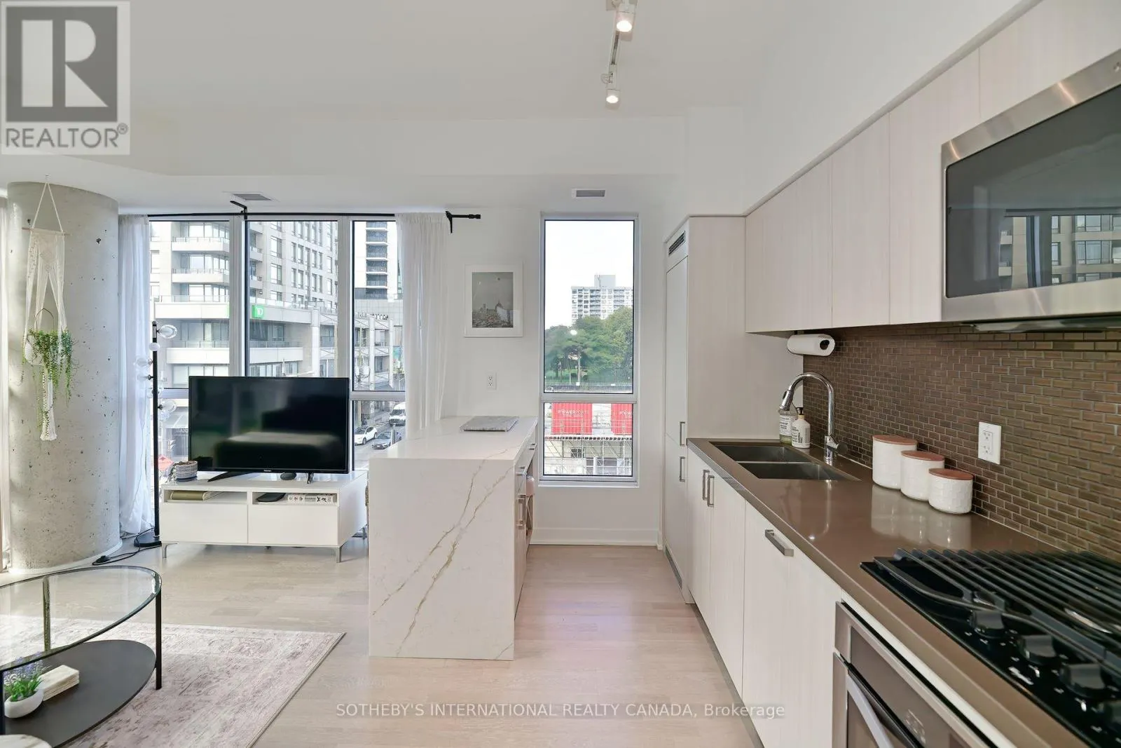 326 - 501 ST CLAIR AVENUE W