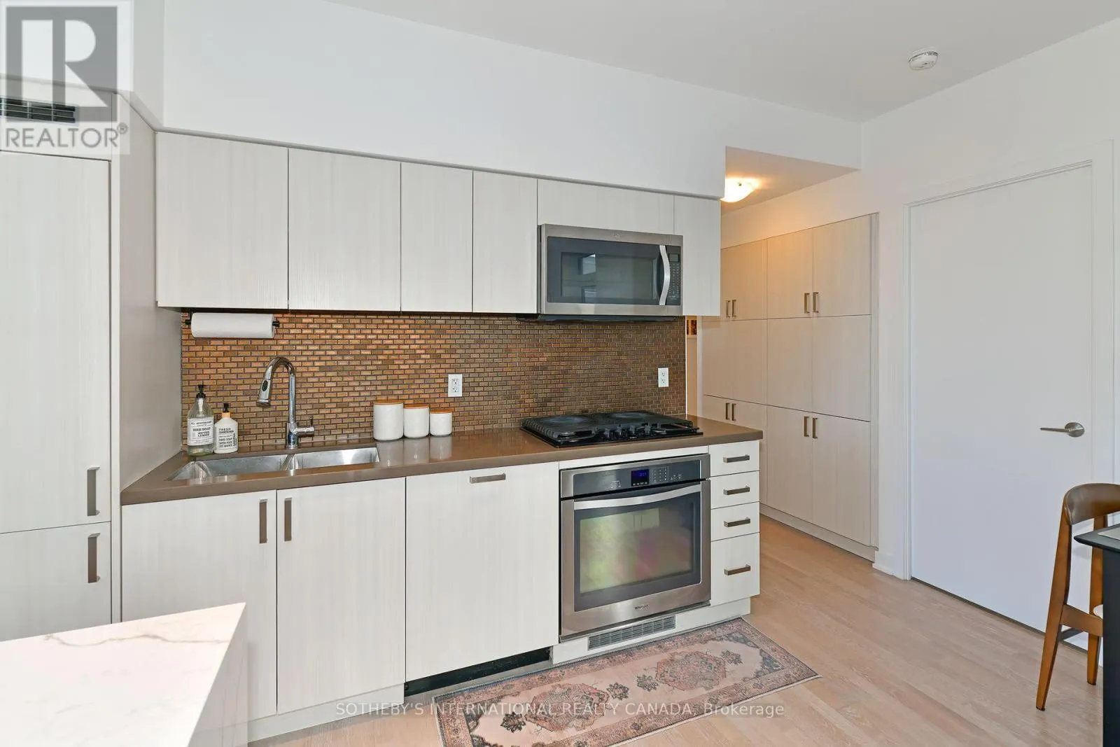 326 - 501 ST CLAIR AVENUE W