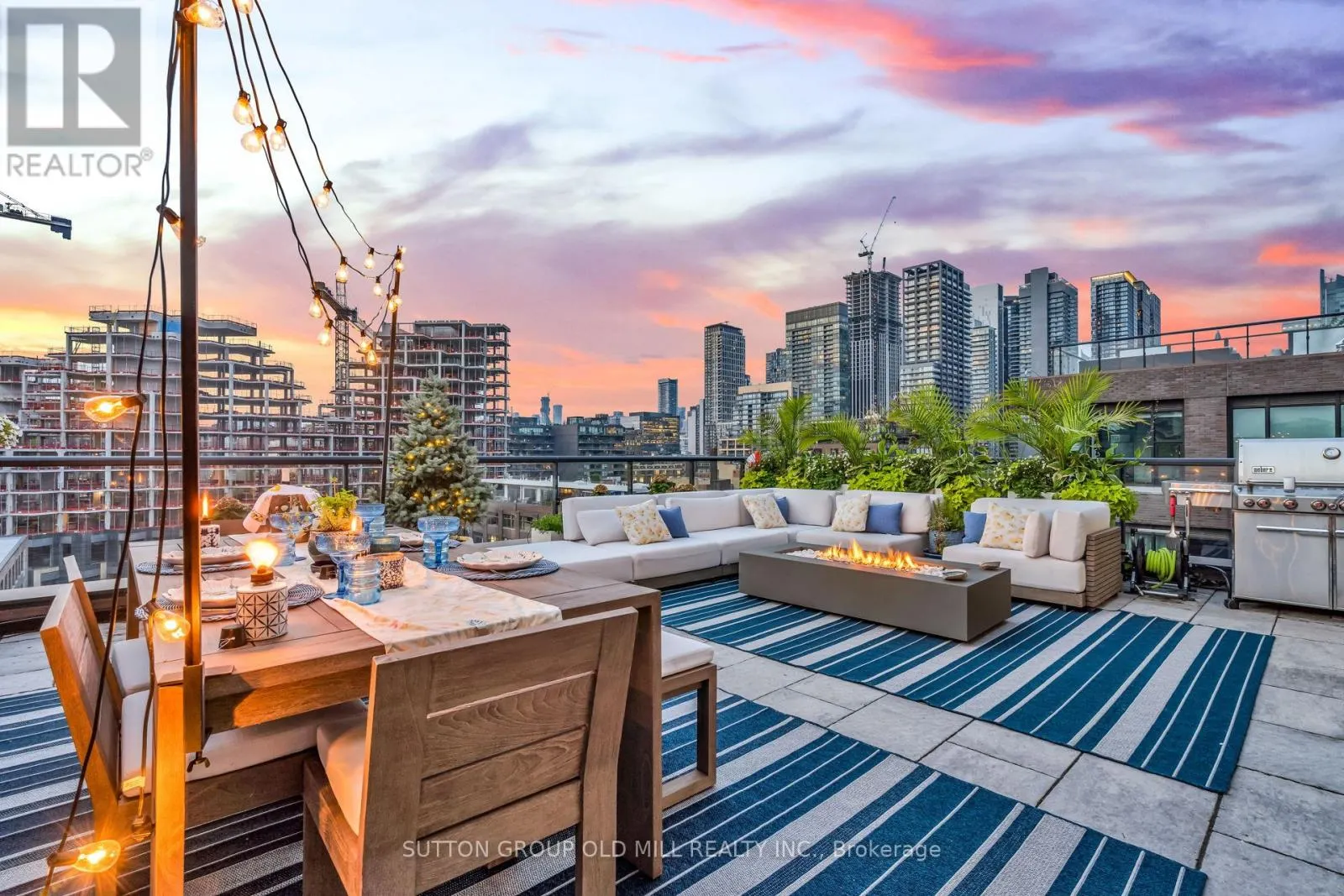 711 - 455 WELLINGTON STREET W