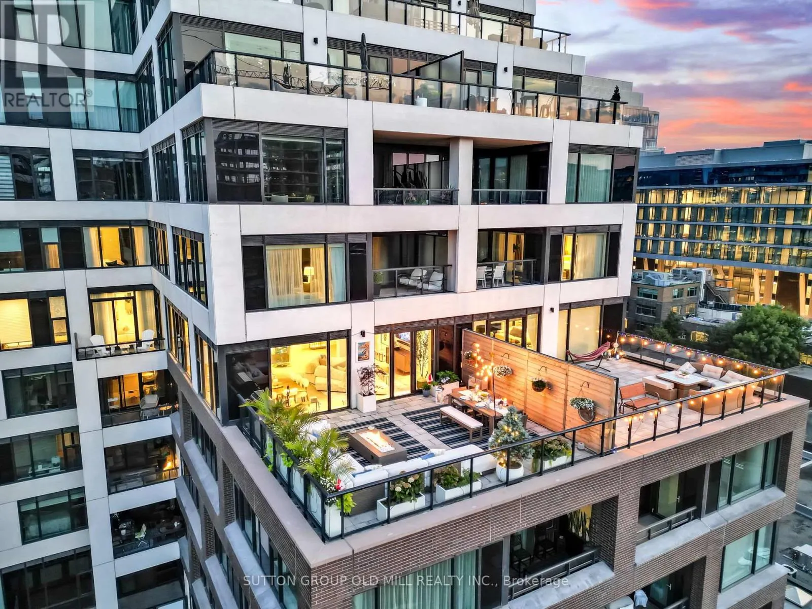 711 - 455 WELLINGTON STREET W