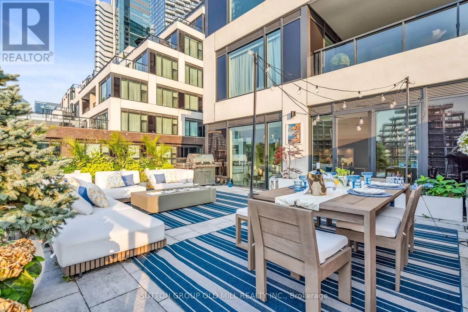 711 - 455 WELLINGTON STREET W