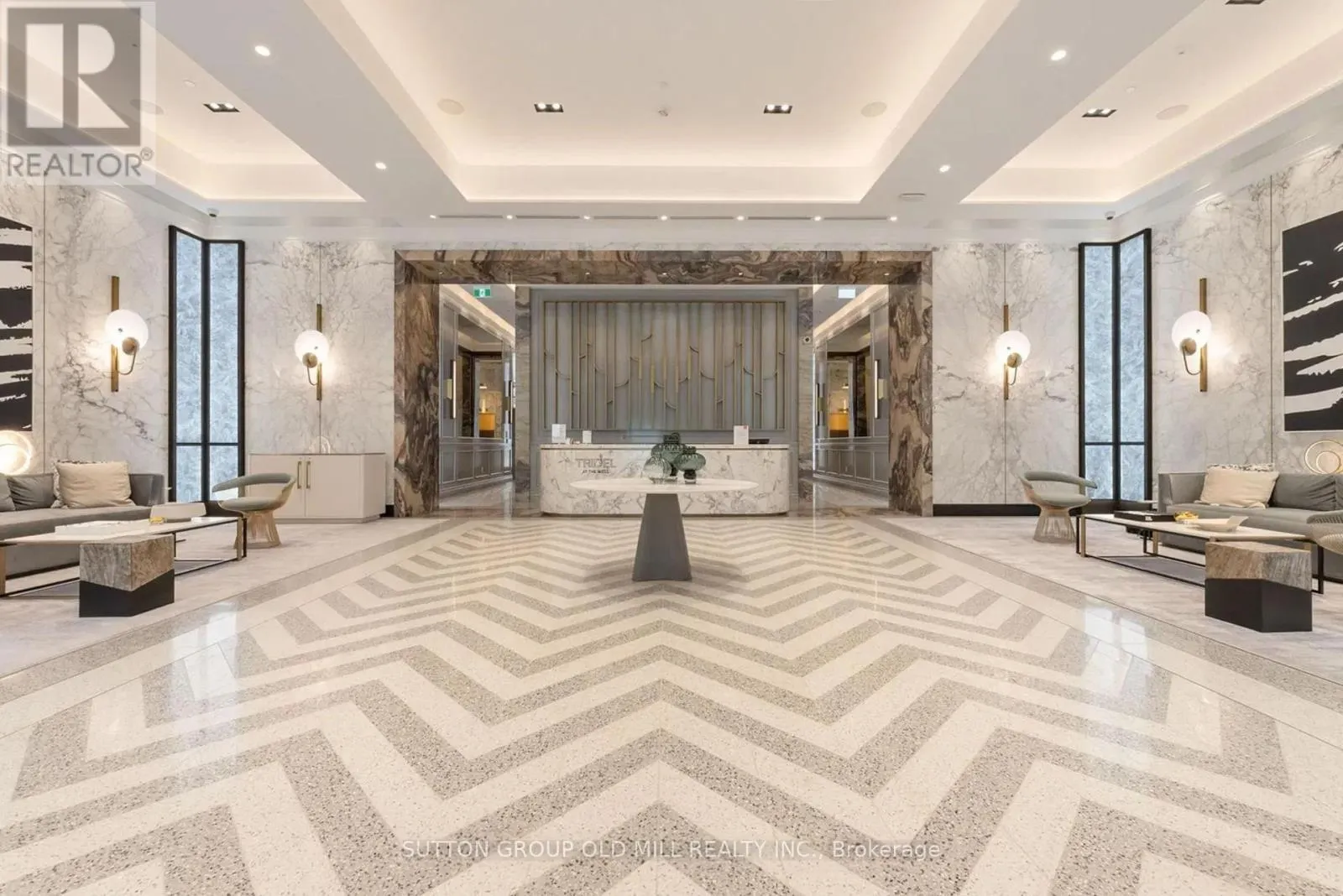 711 - 455 WELLINGTON STREET W