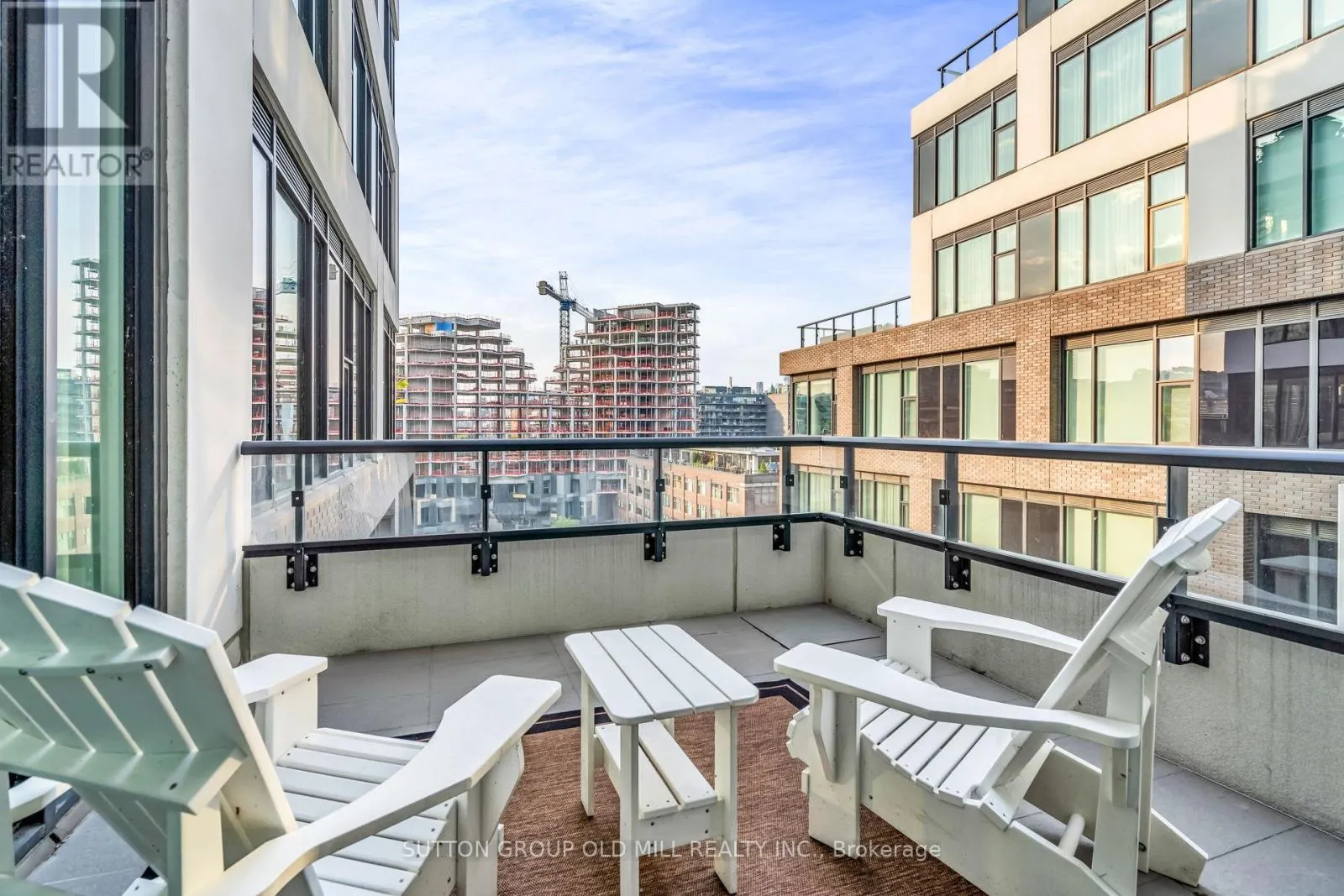 711 - 455 WELLINGTON STREET W