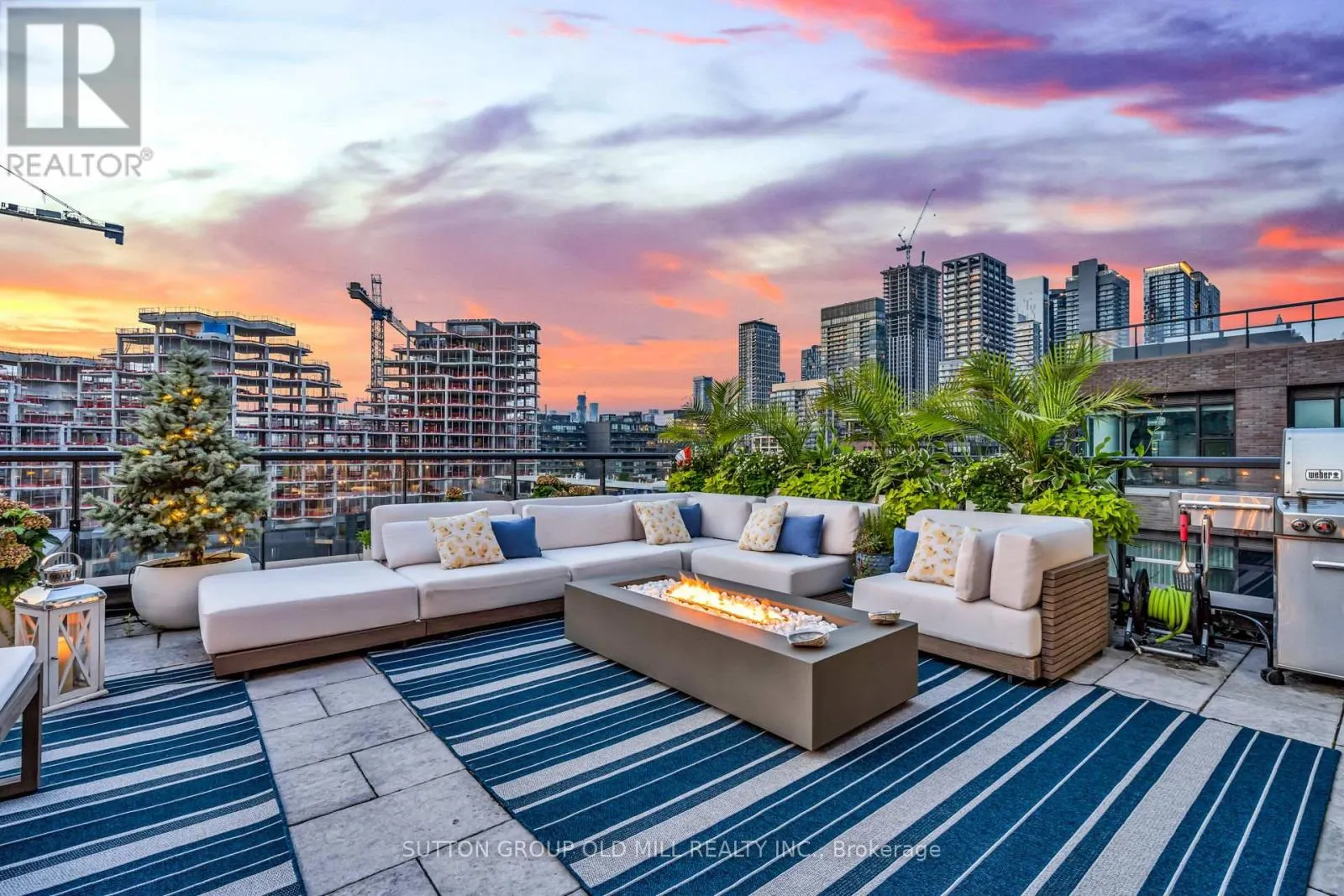 711 - 455 WELLINGTON STREET W