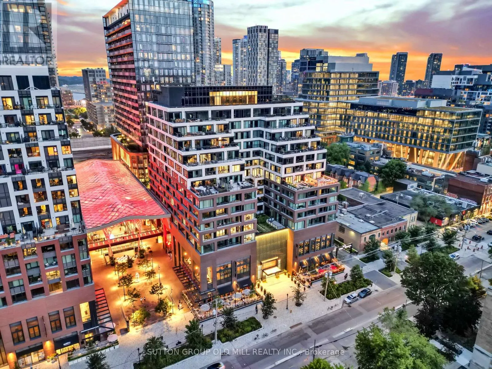 711 - 455 WELLINGTON STREET W