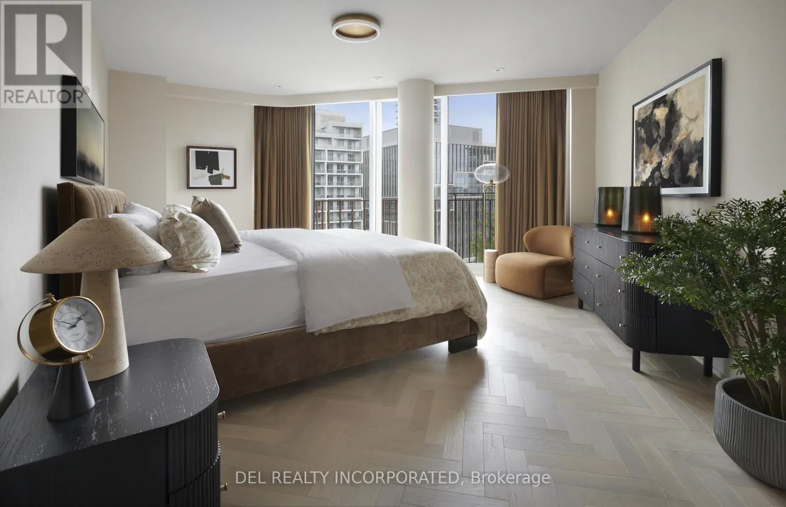 815 - 155 MERCHANTS' WHARF