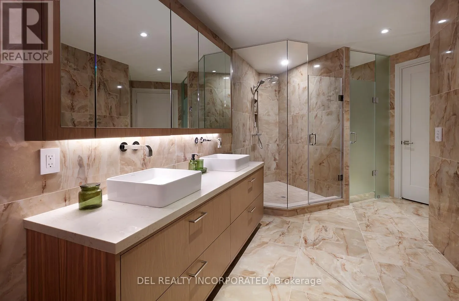 815 - 155 MERCHANTS' WHARF