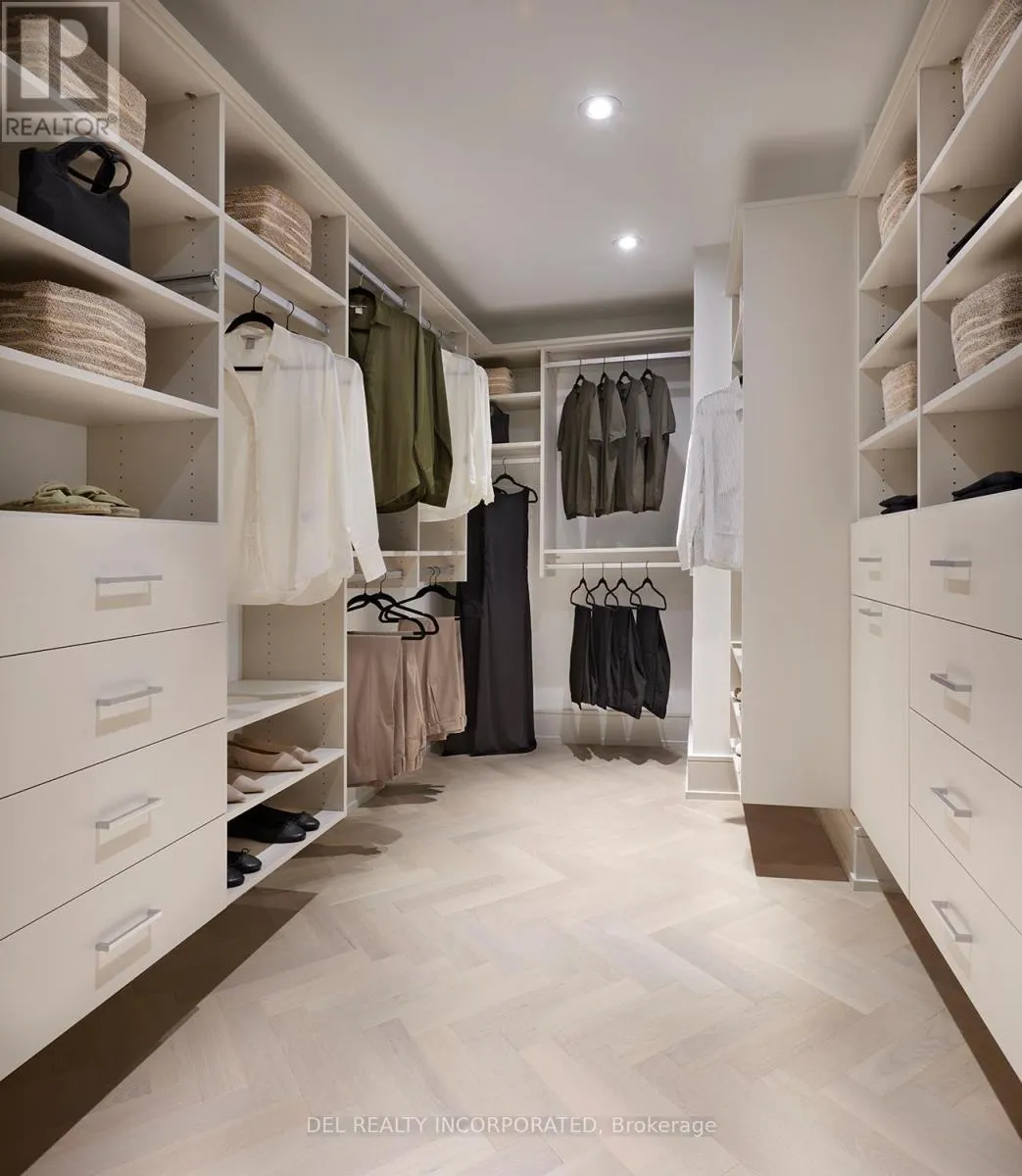 815 - 155 MERCHANTS' WHARF