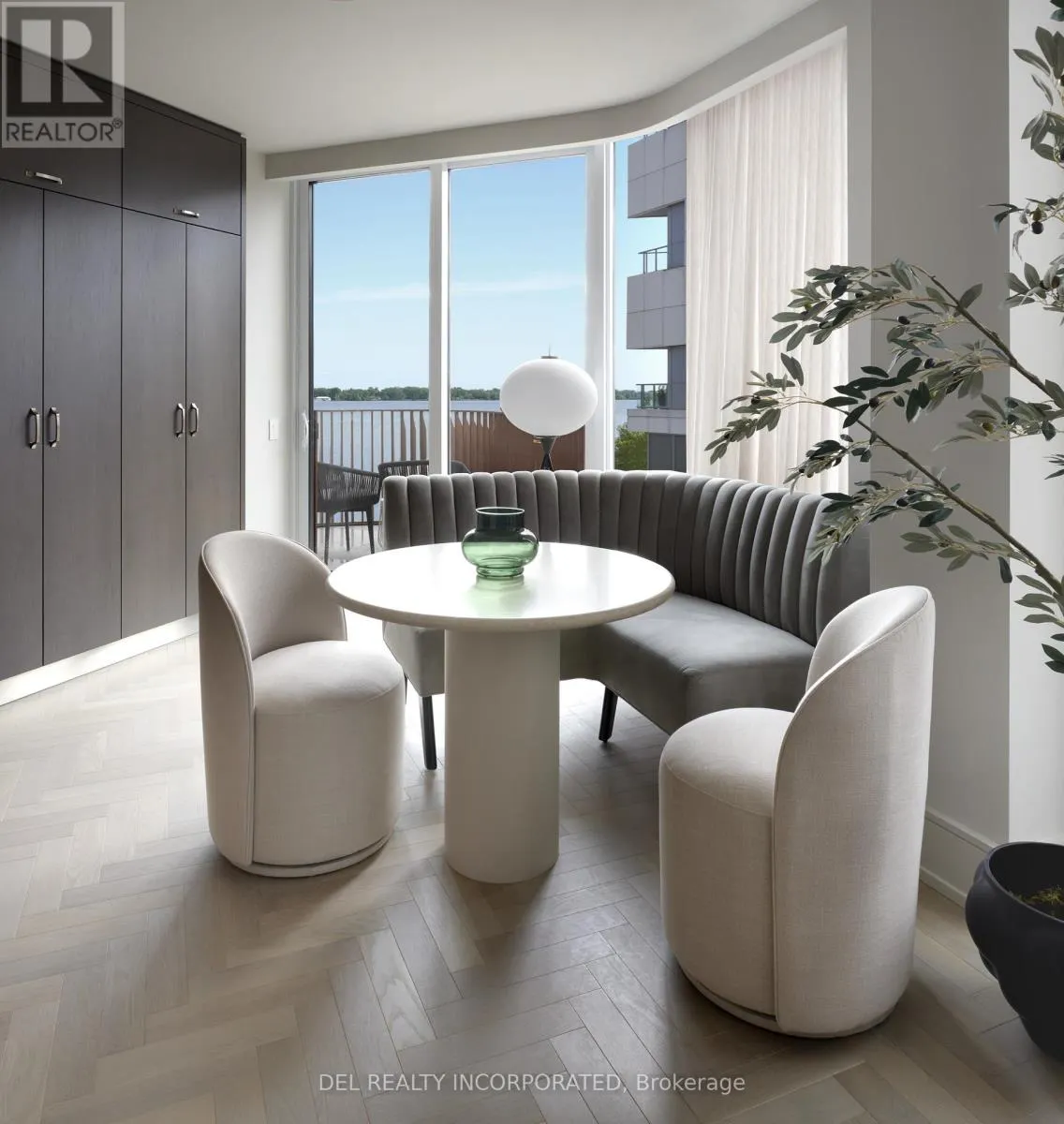 815 - 155 MERCHANTS' WHARF