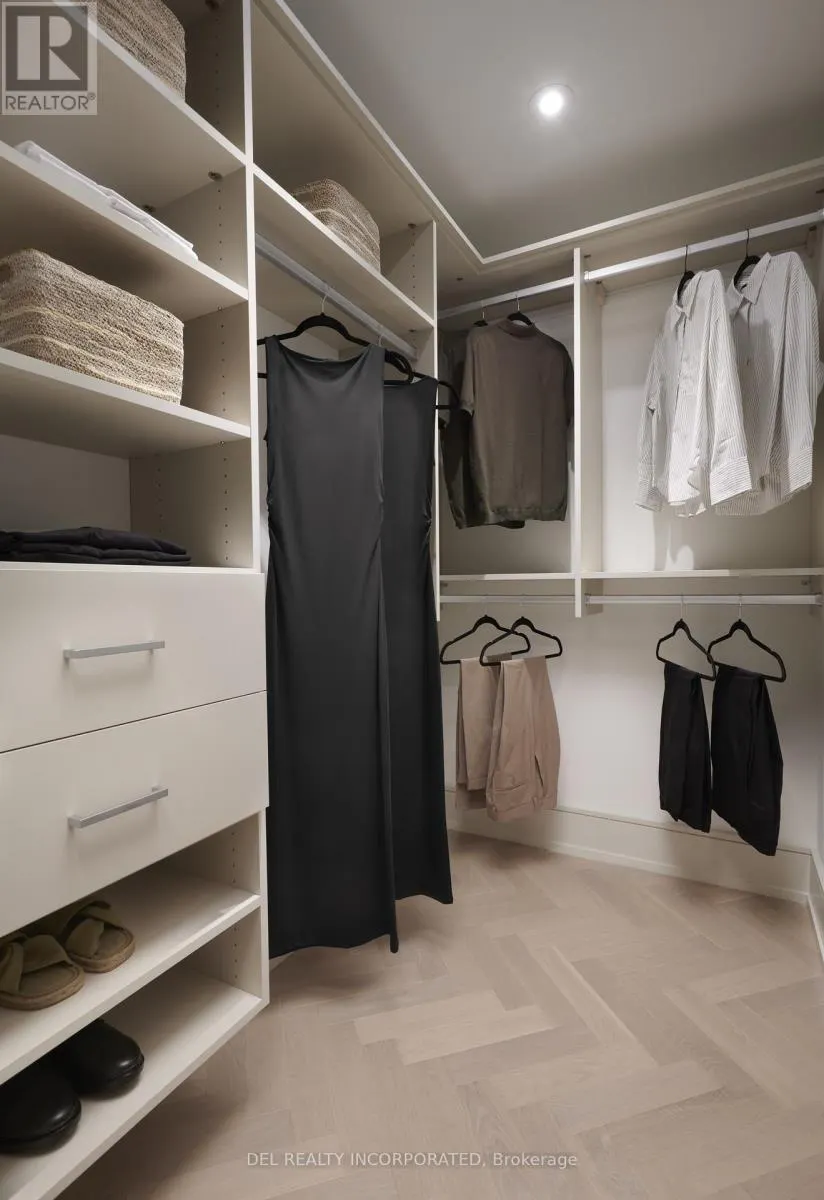 815 - 155 MERCHANTS' WHARF