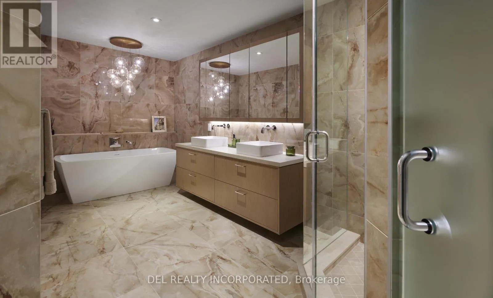 815 - 155 MERCHANTS' WHARF