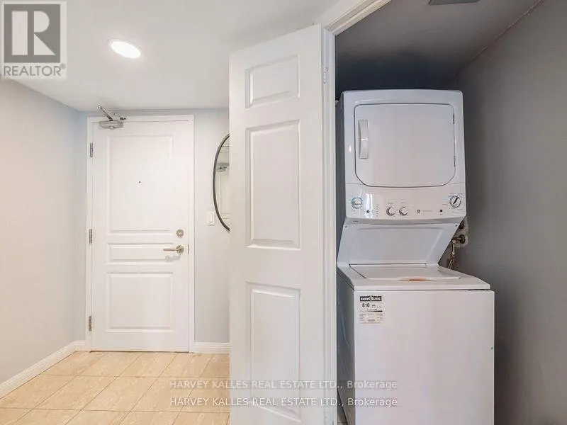 1309 - 140 SIMCOE STREET