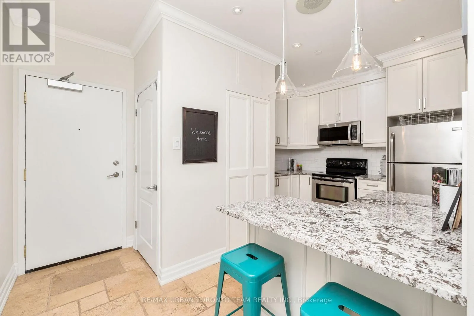 401 - 393 KING STREET W