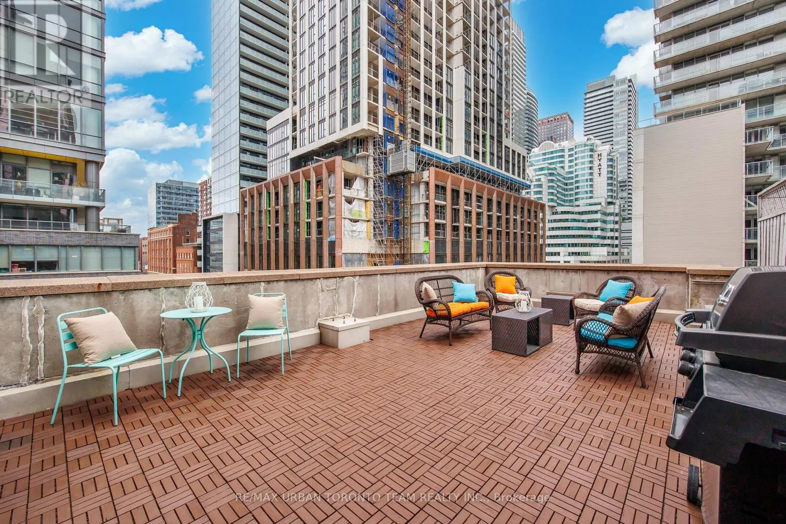 401 - 393 KING STREET W