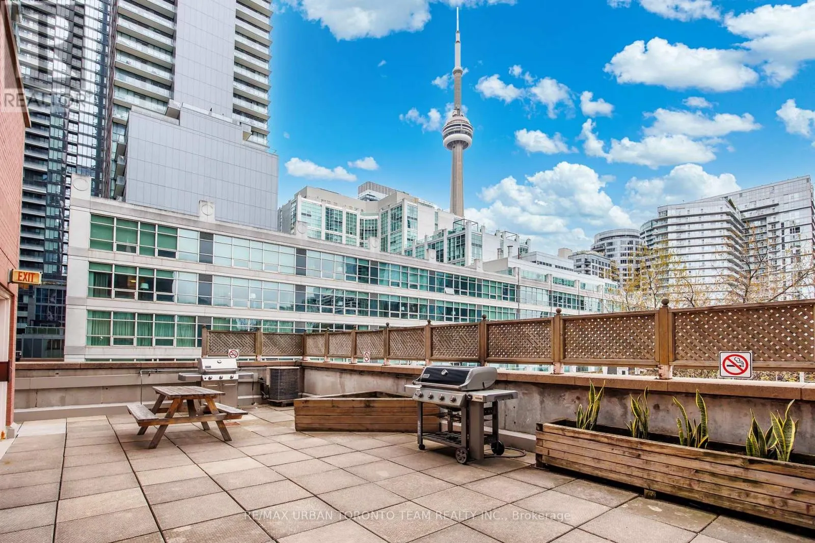 401 - 393 KING STREET W