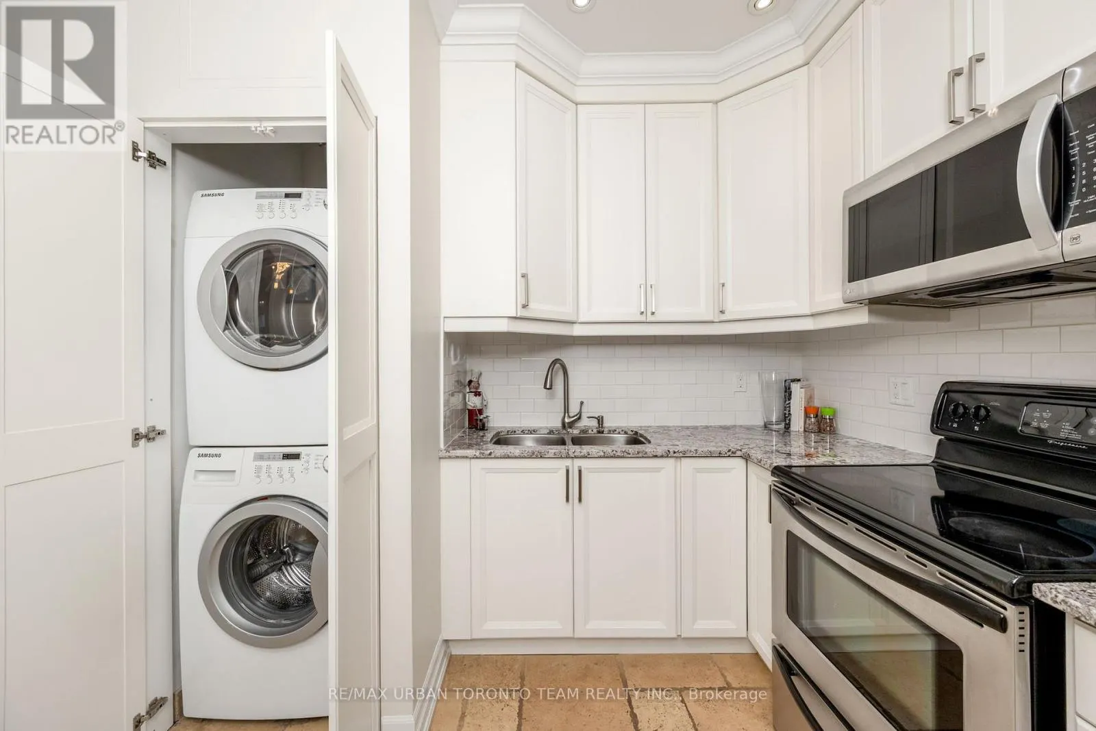 401 - 393 KING STREET W