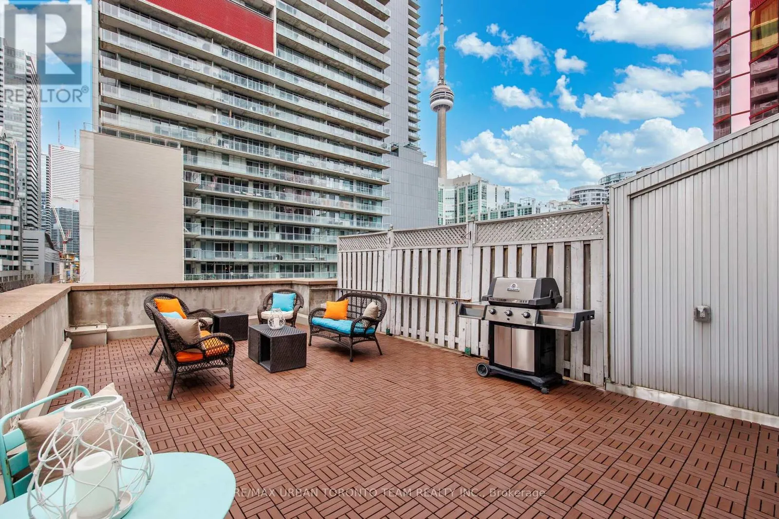 401 - 393 KING STREET W