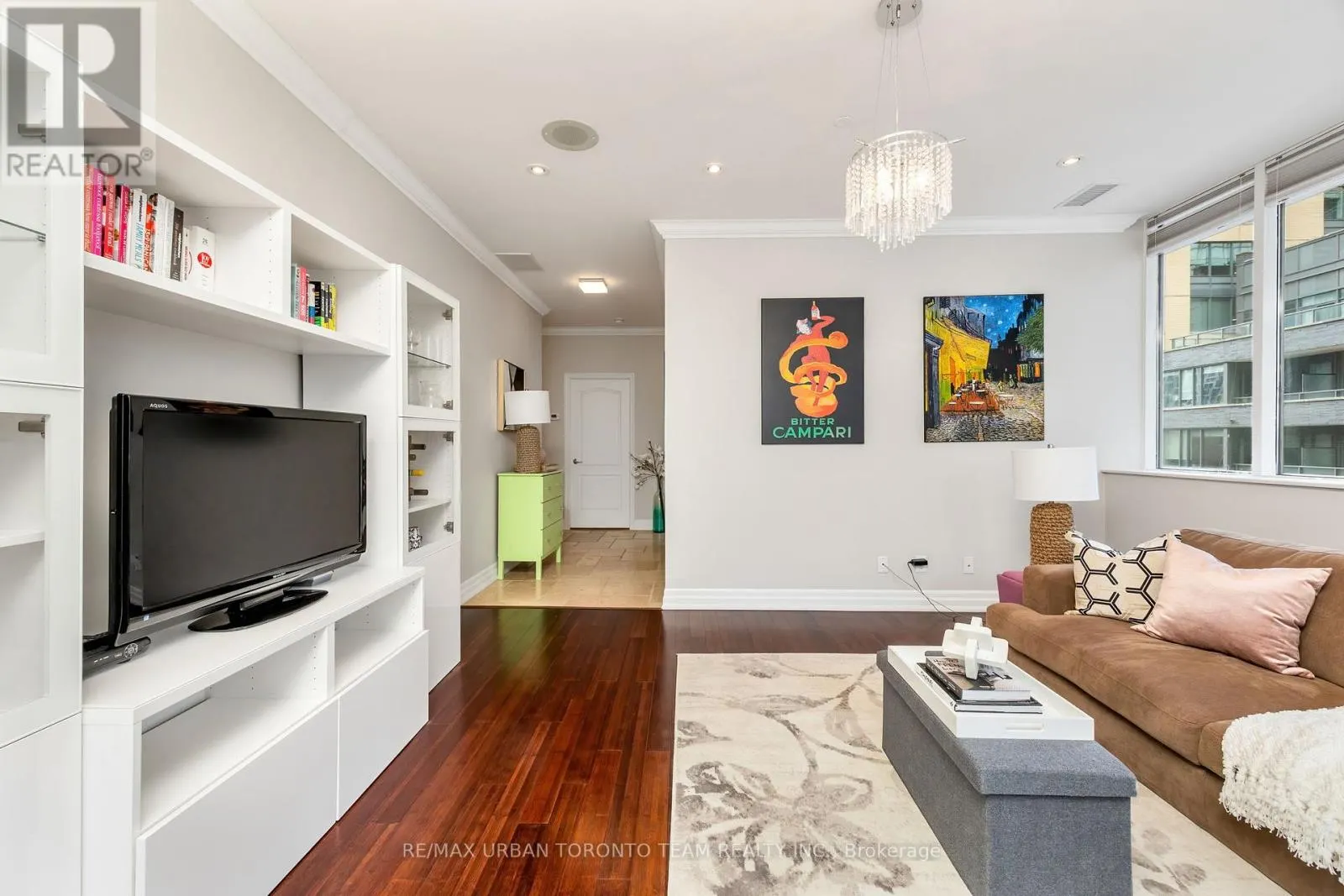 401 - 393 KING STREET W