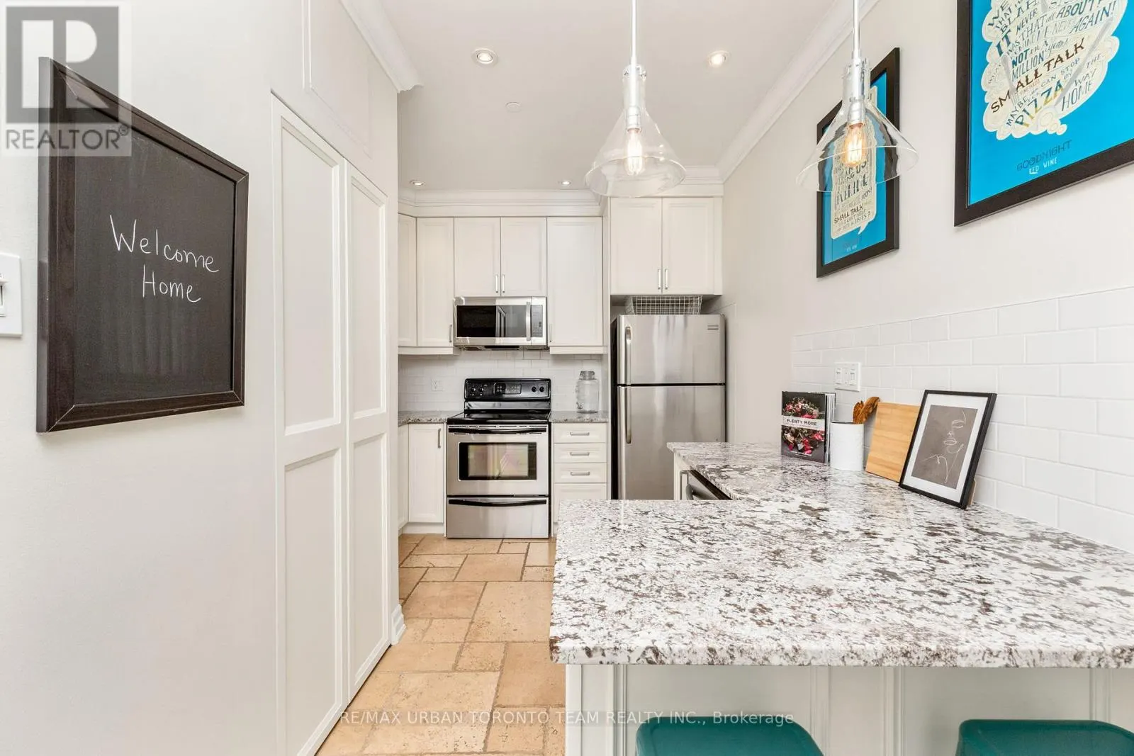 401 - 393 KING STREET W