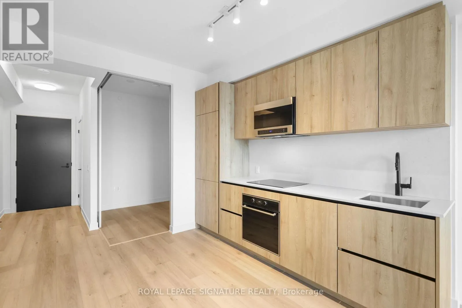 2208 - 117 BROADWAY AVENUE