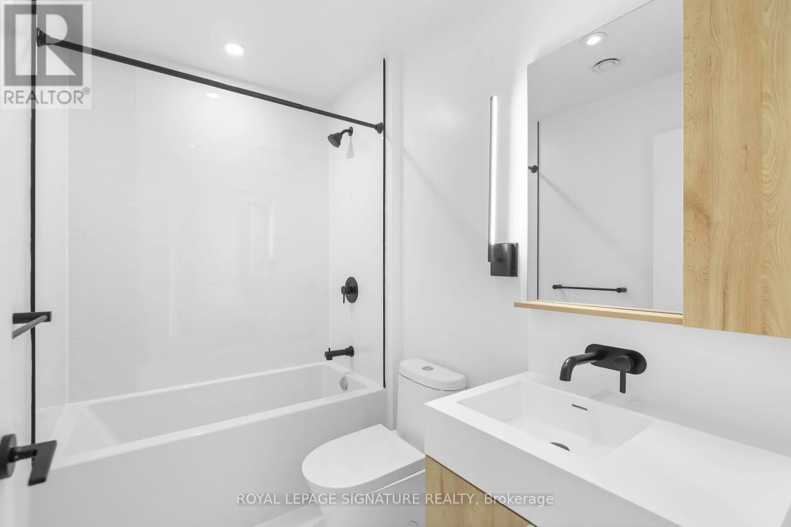 2208 - 117 BROADWAY AVENUE