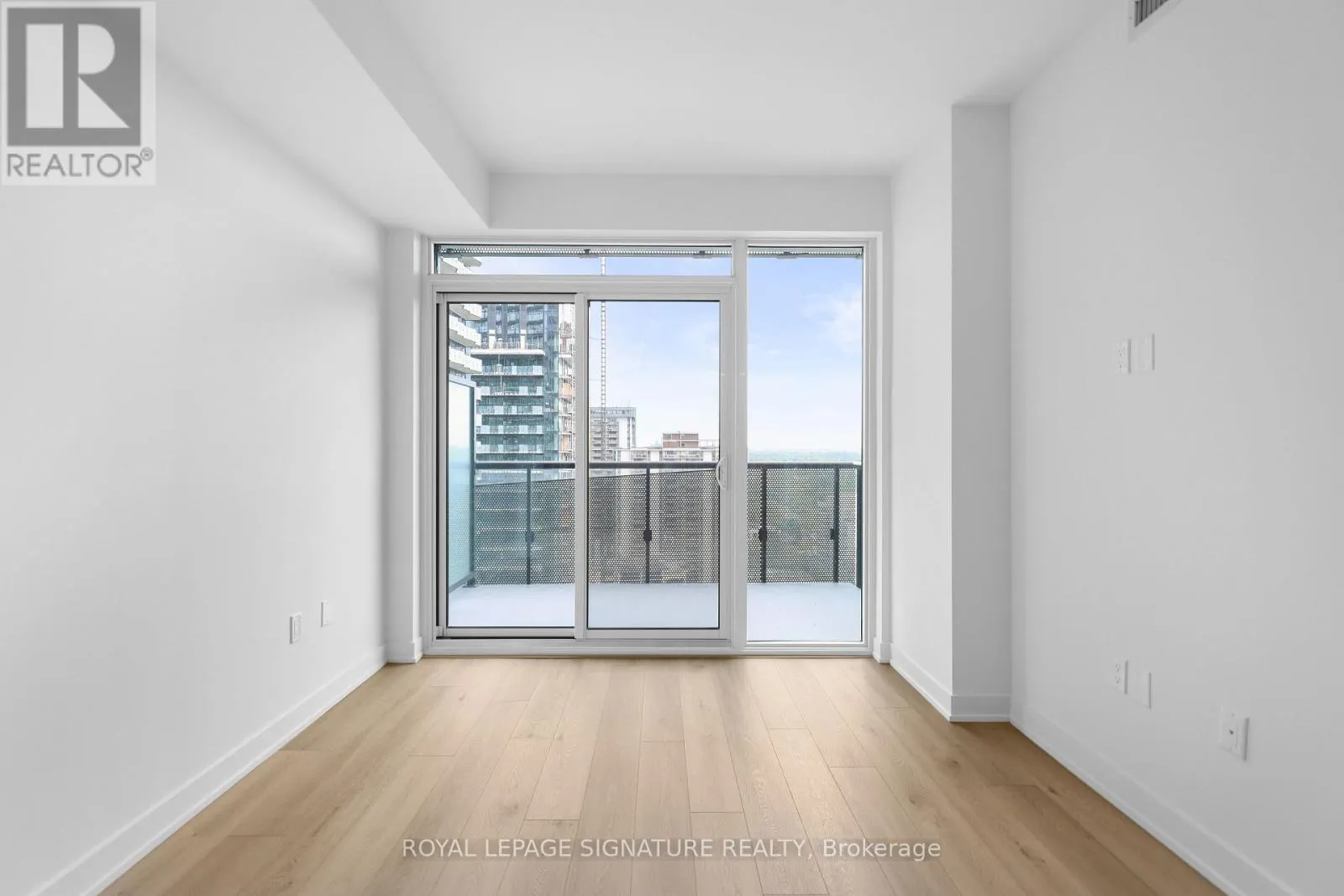 2208 - 117 BROADWAY AVENUE