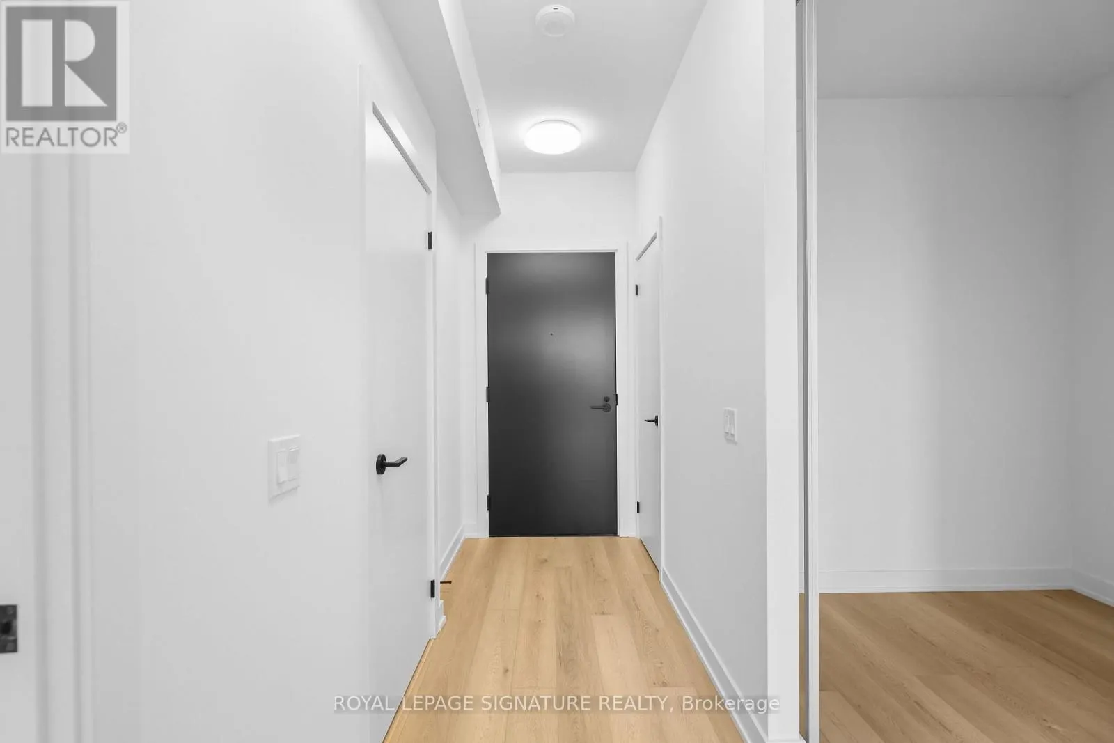 2208 - 117 BROADWAY AVENUE